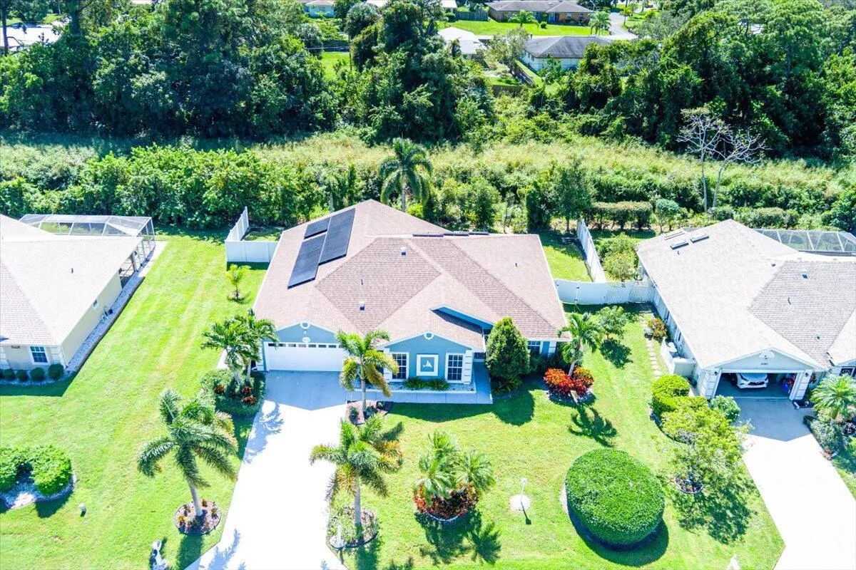 6876 Bronte Circle