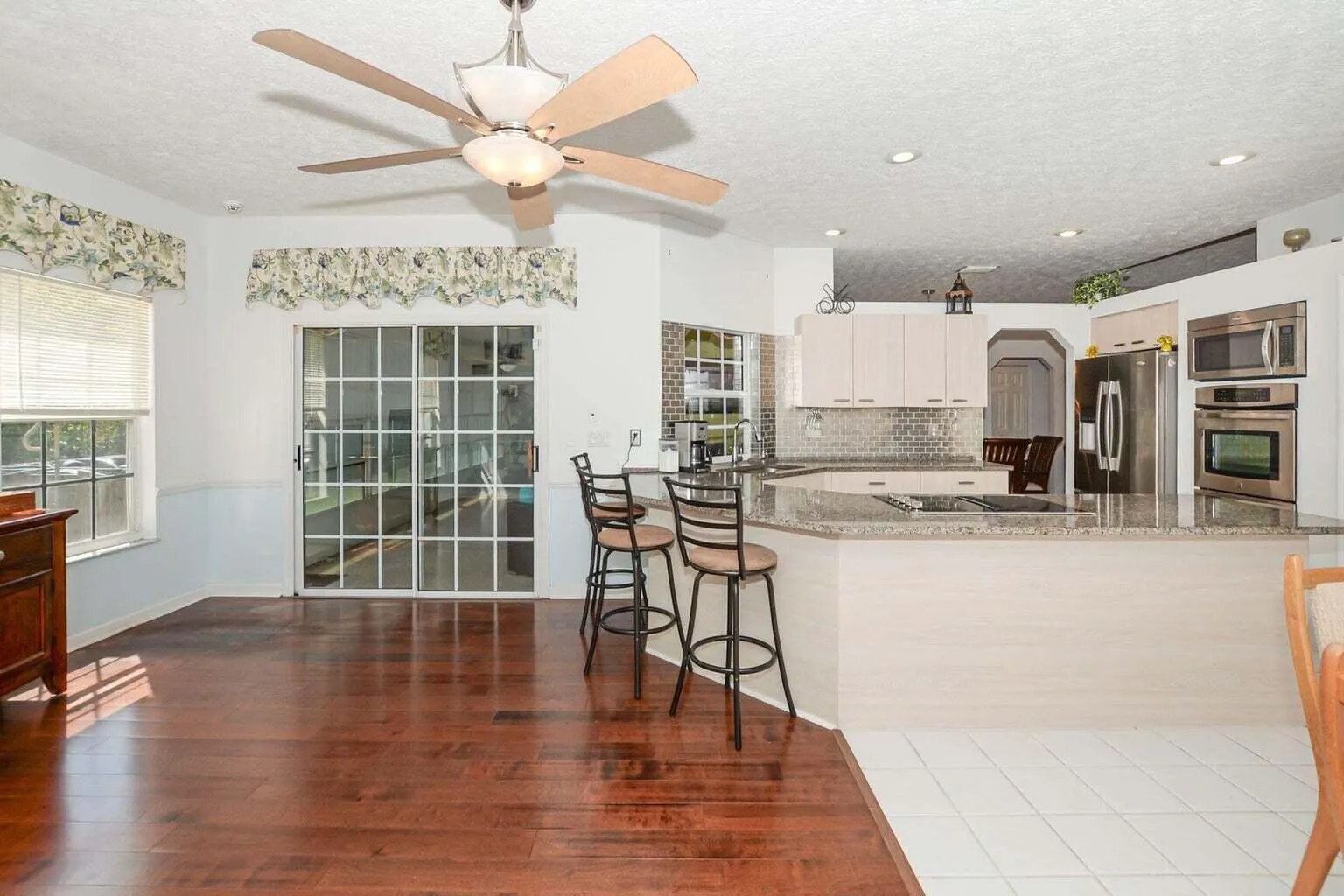 6876 Bronte Circle