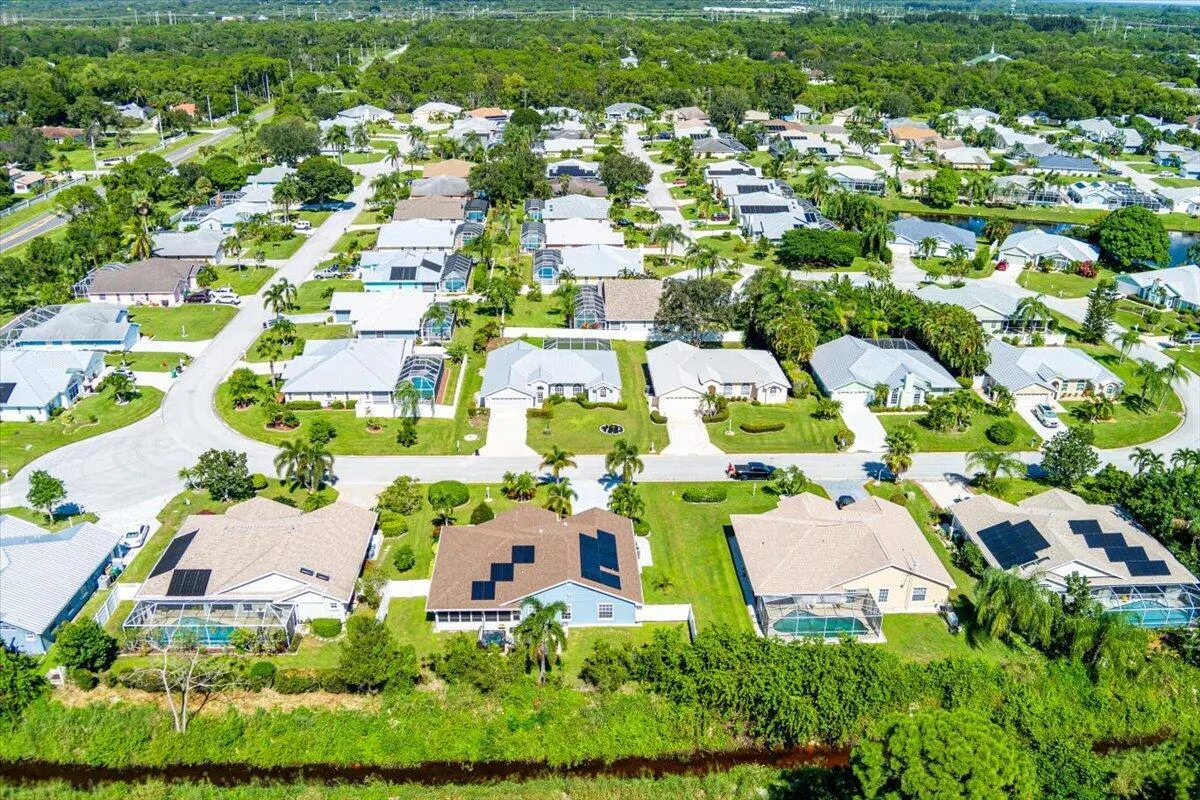 6876 Bronte Circle