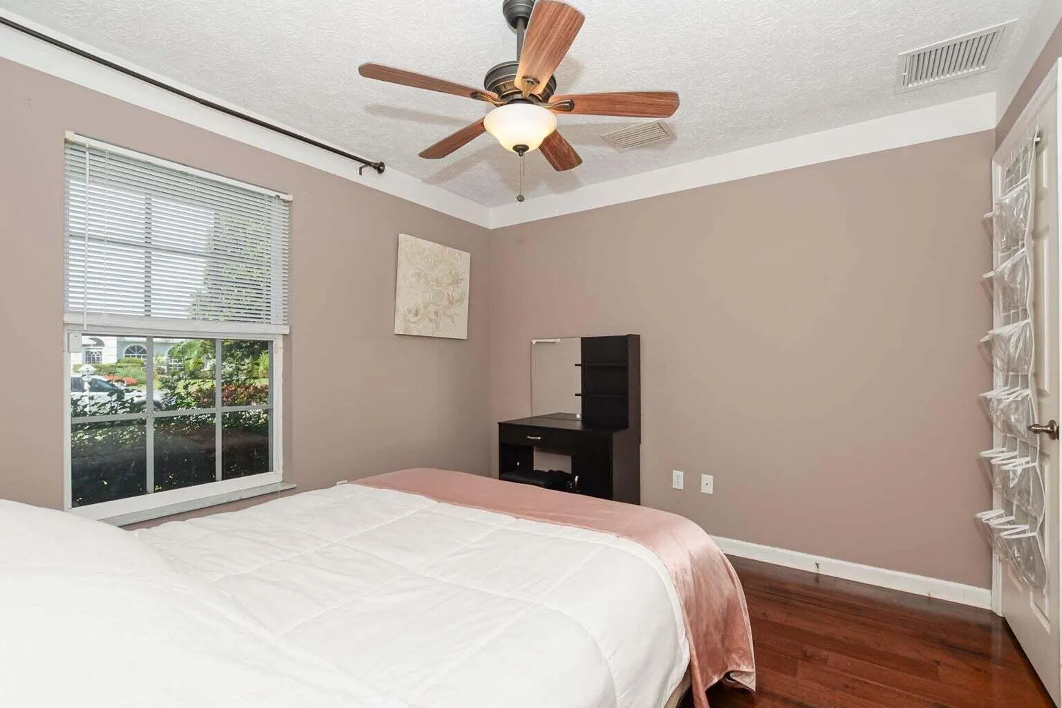 6876 Bronte Circle