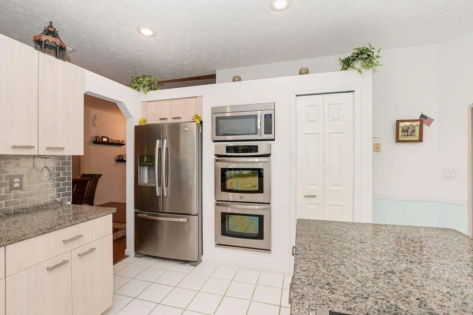 6876 Bronte Circle