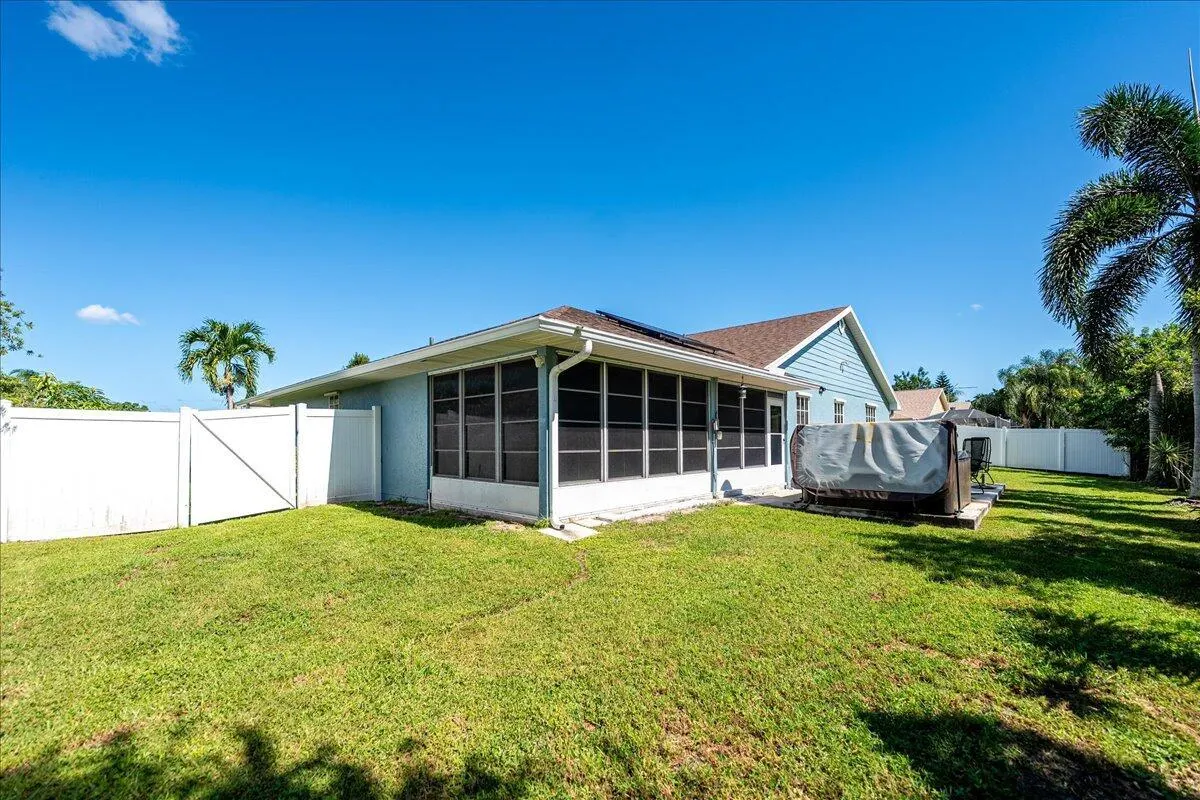 6876 Bronte Circle
