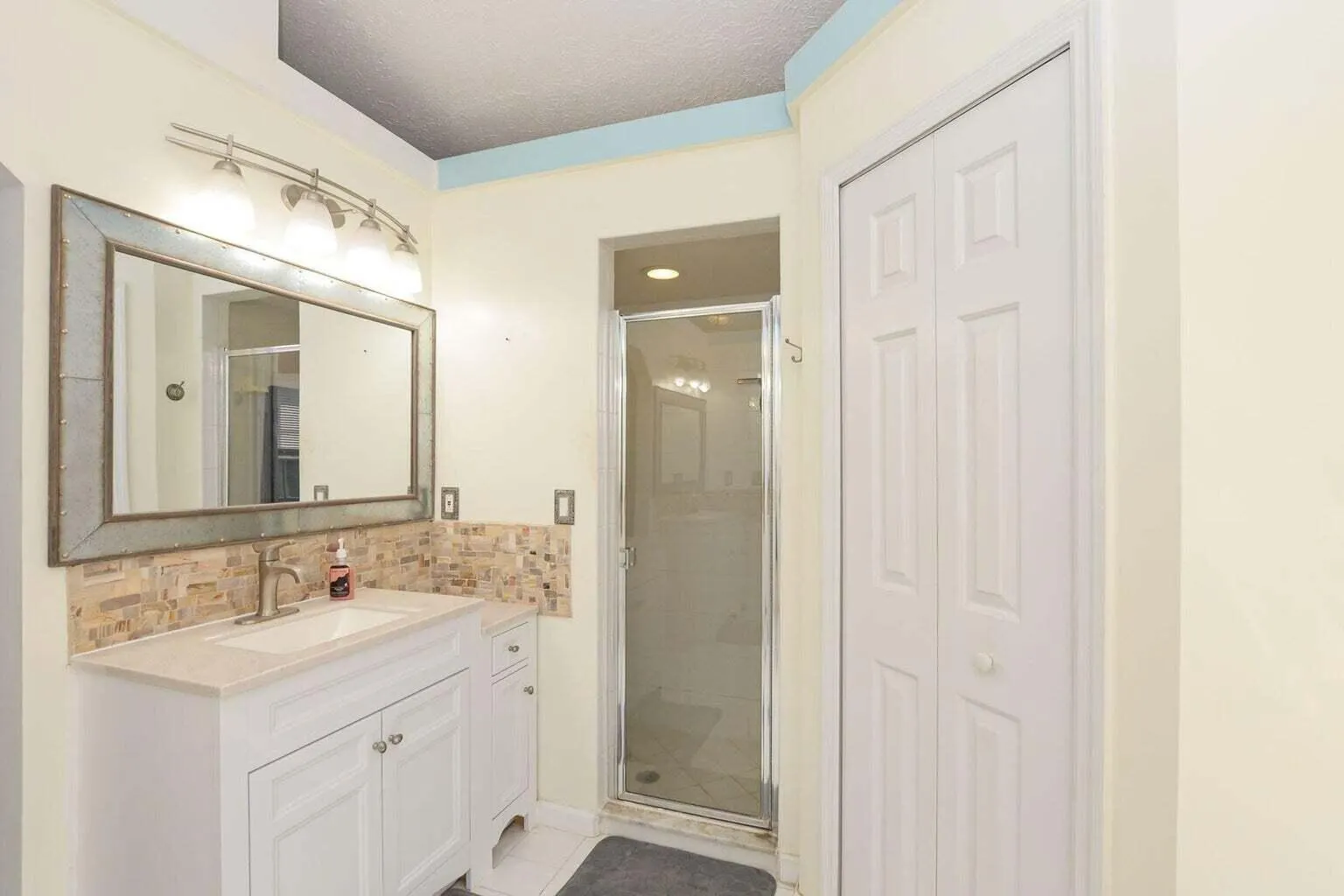 6876 Bronte Circle