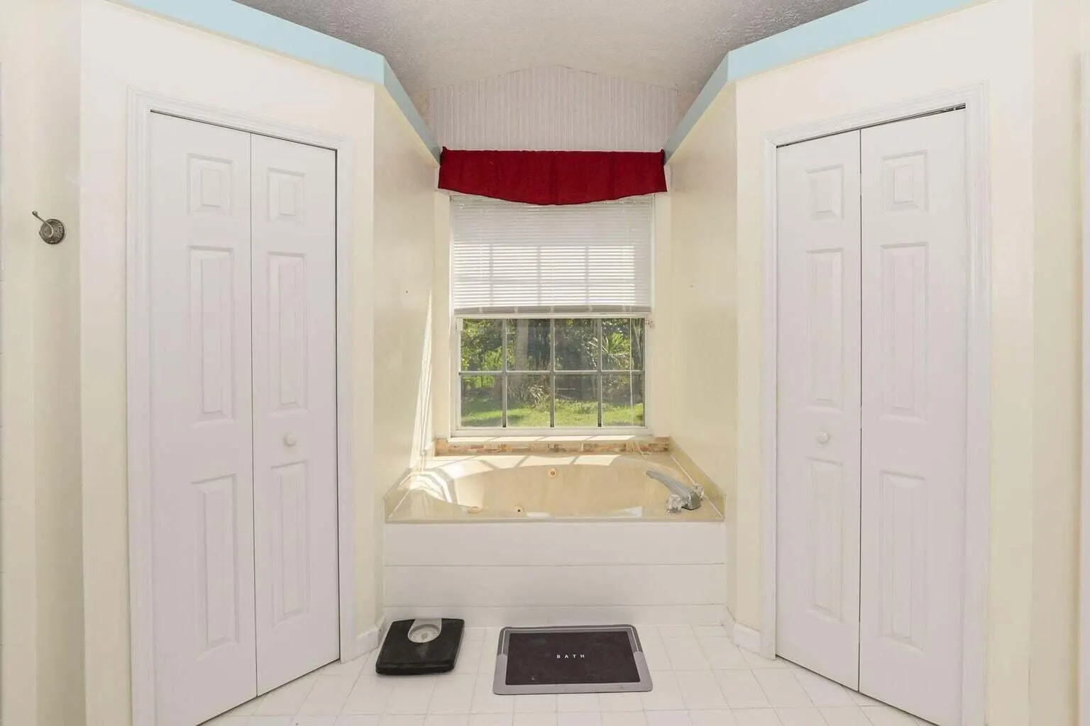 6876 Bronte Circle