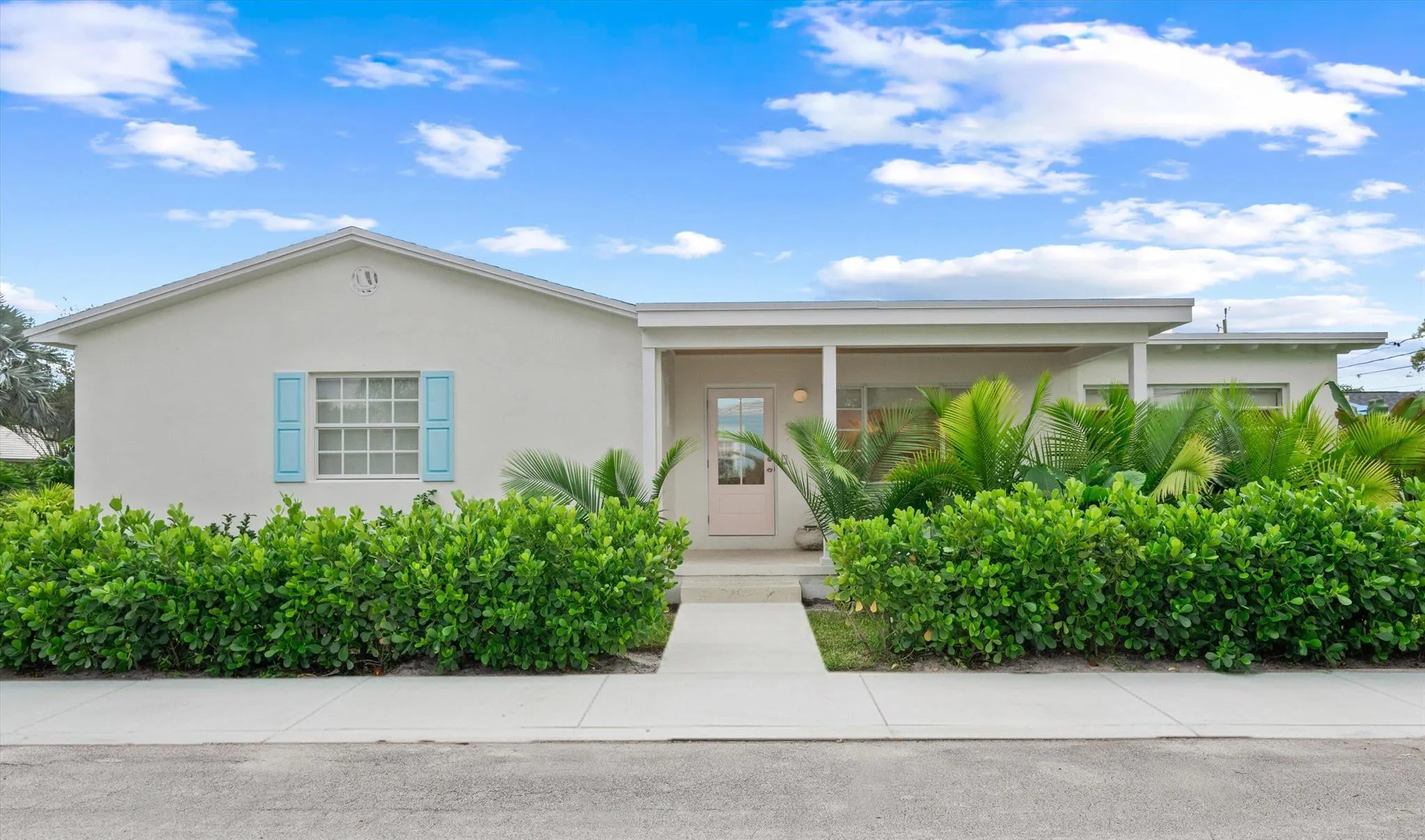 1131 N Ocean Breeze