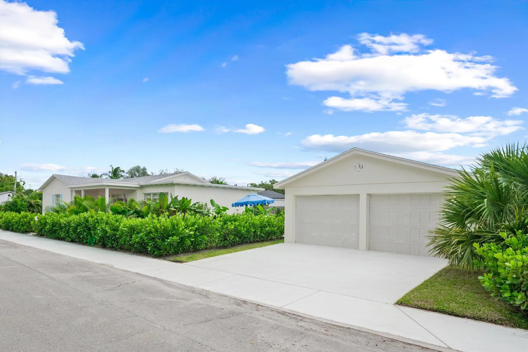 1131 N Ocean Breeze