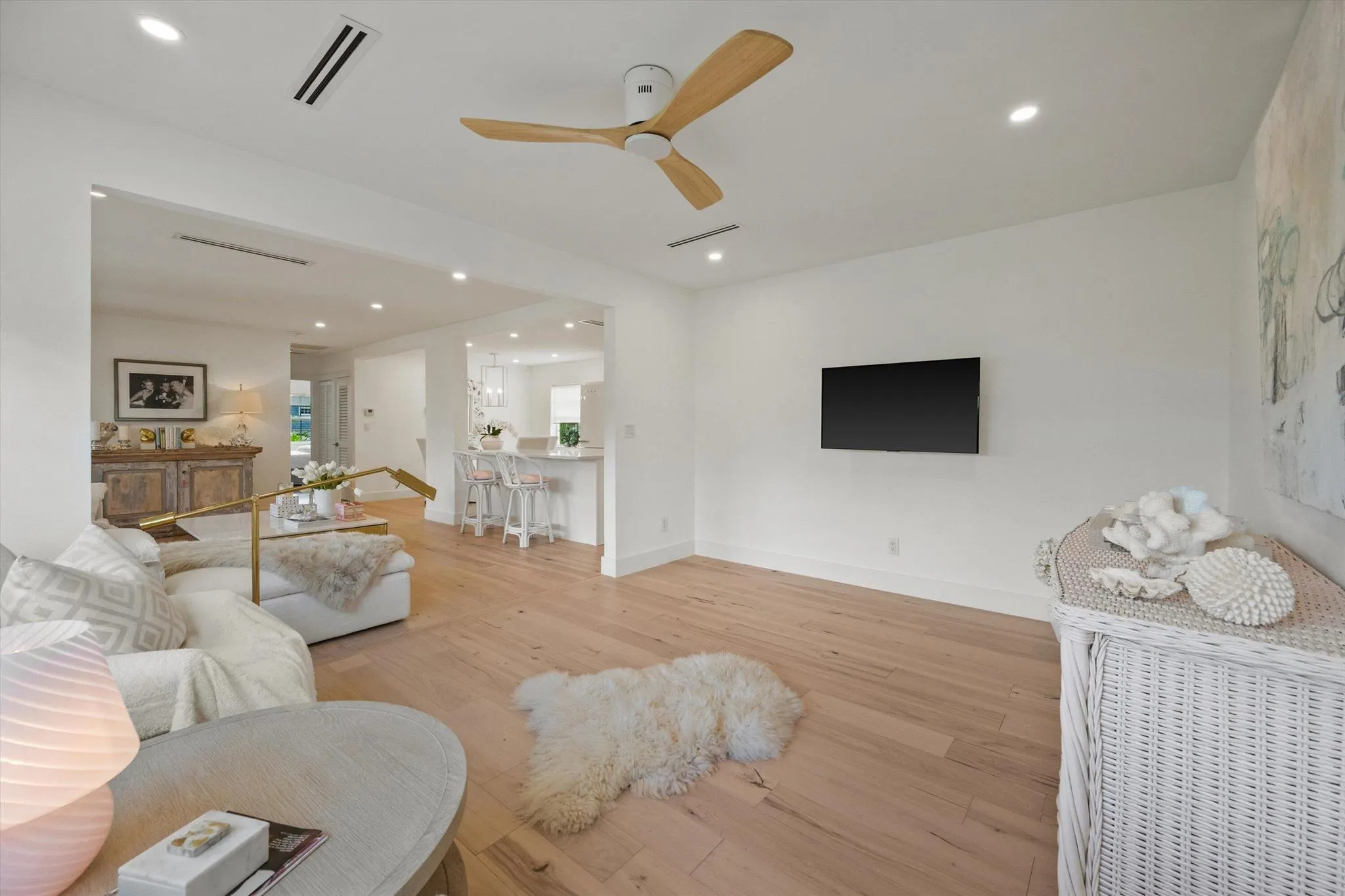 1131 N Ocean Breeze