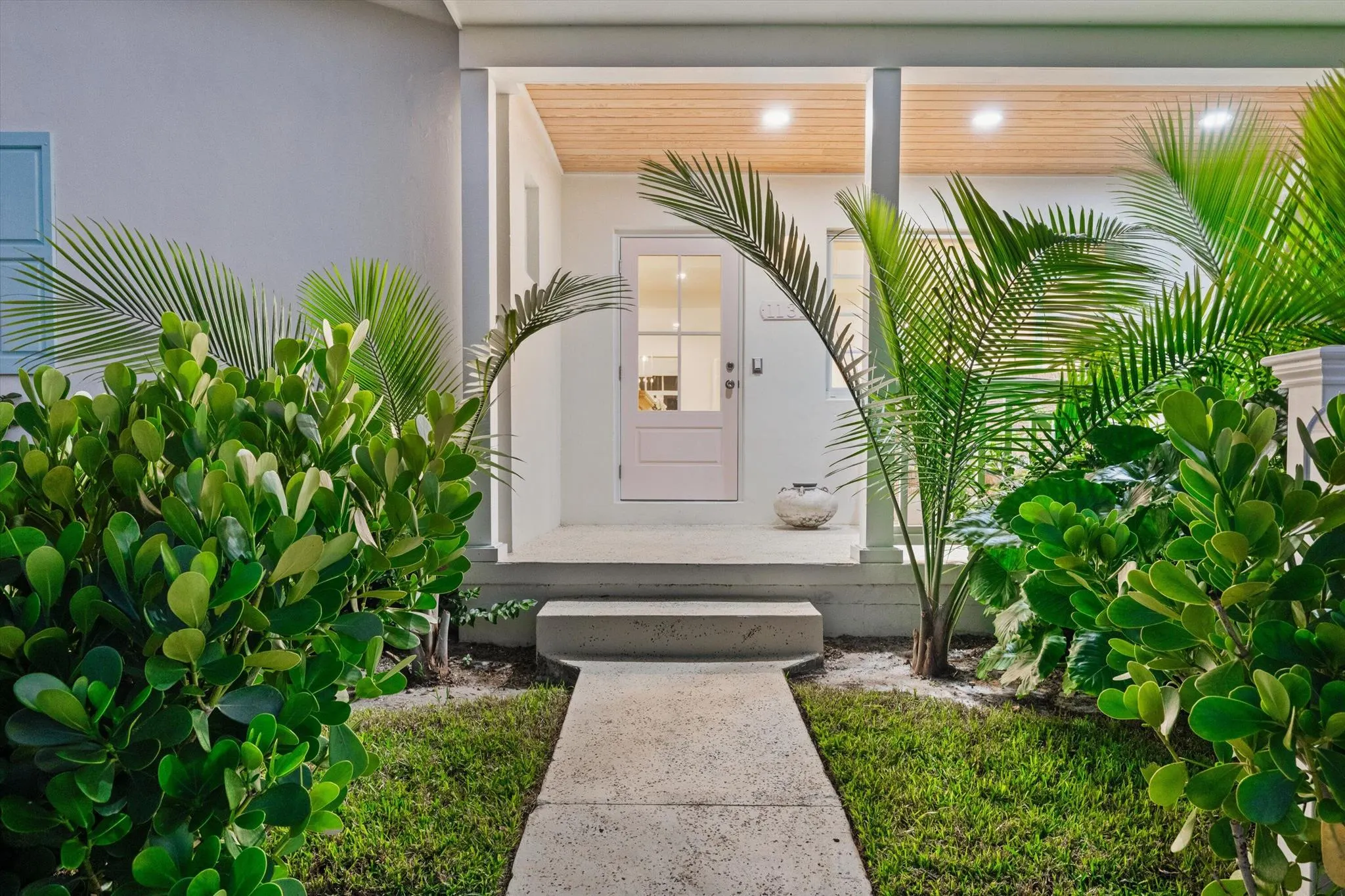1131 N Ocean Breeze