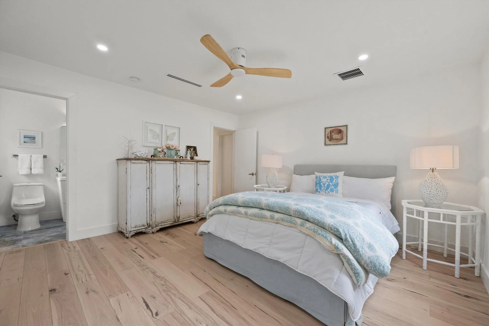 1131 N Ocean Breeze