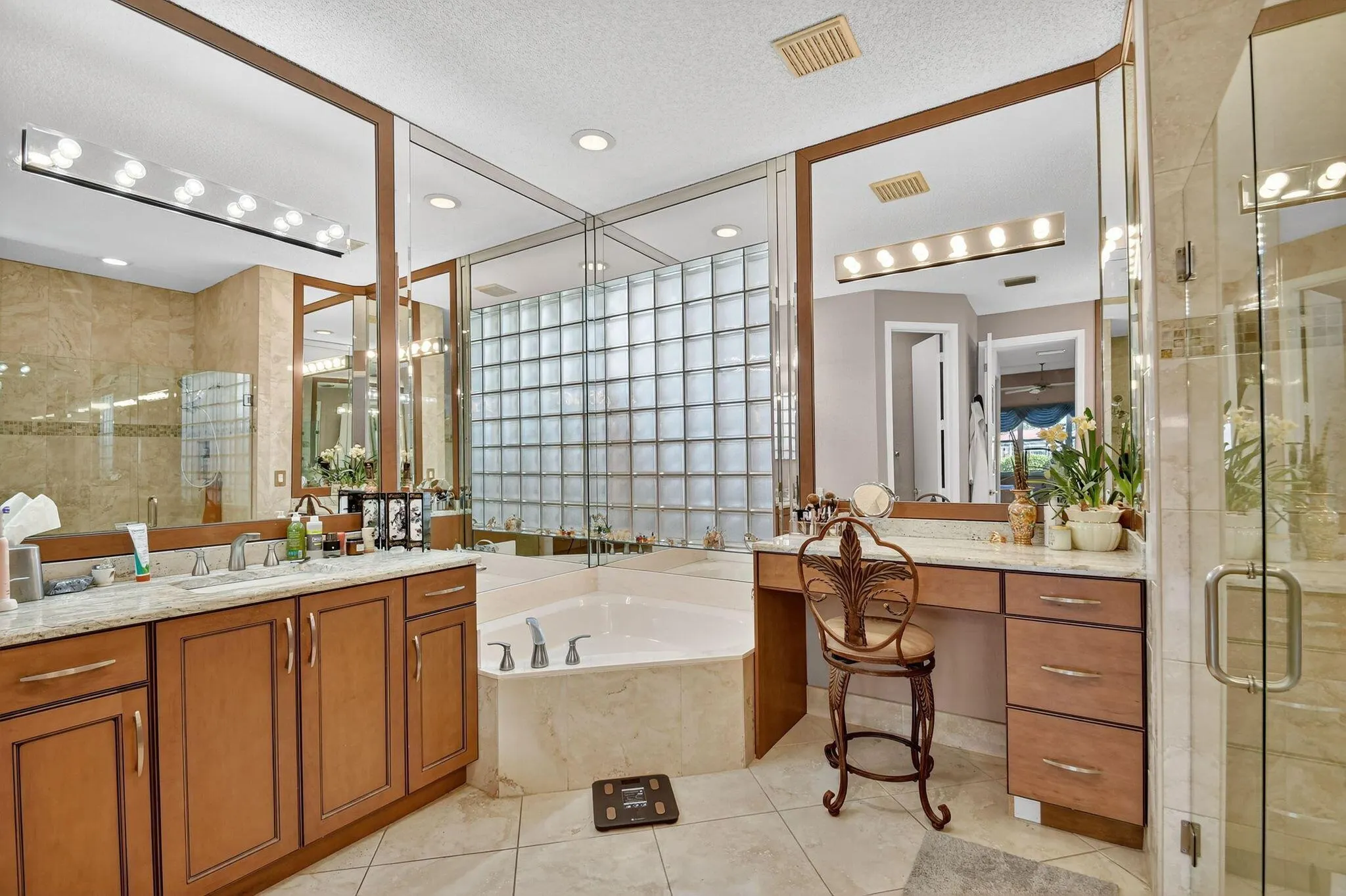 4657 Hazleton Lane