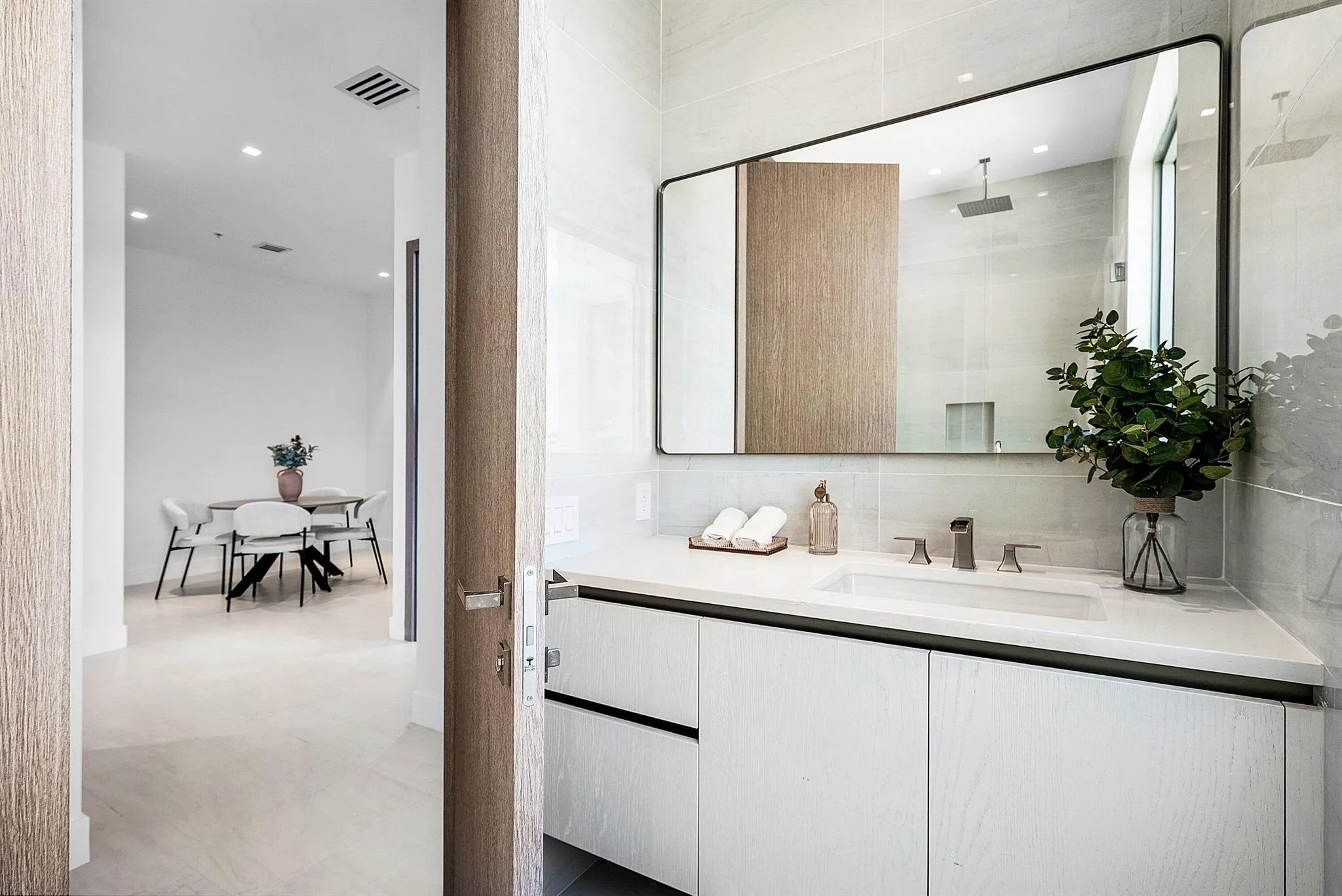 246 NE 6th Avenue, #3b