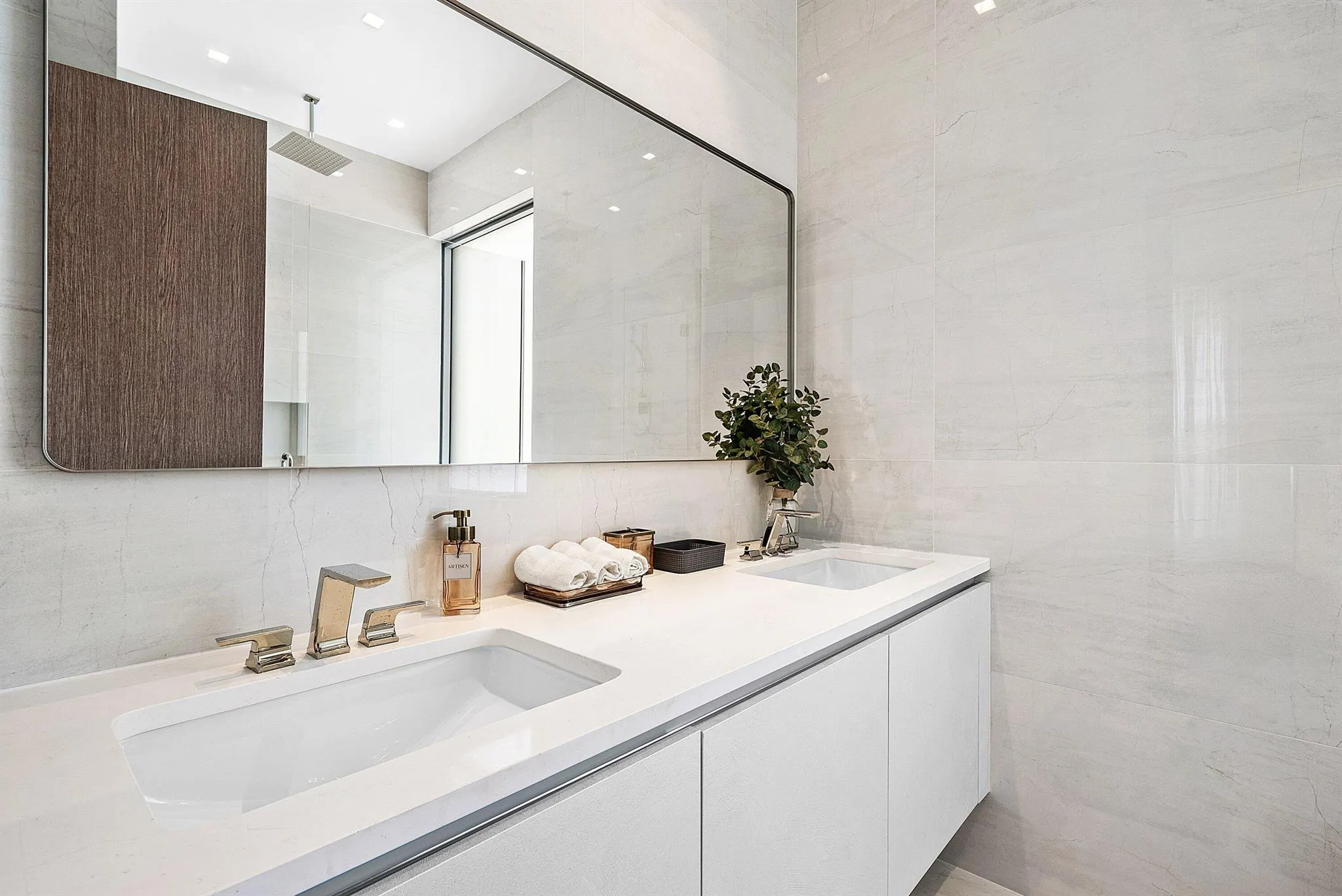 246 NE 6th Avenue, #3b