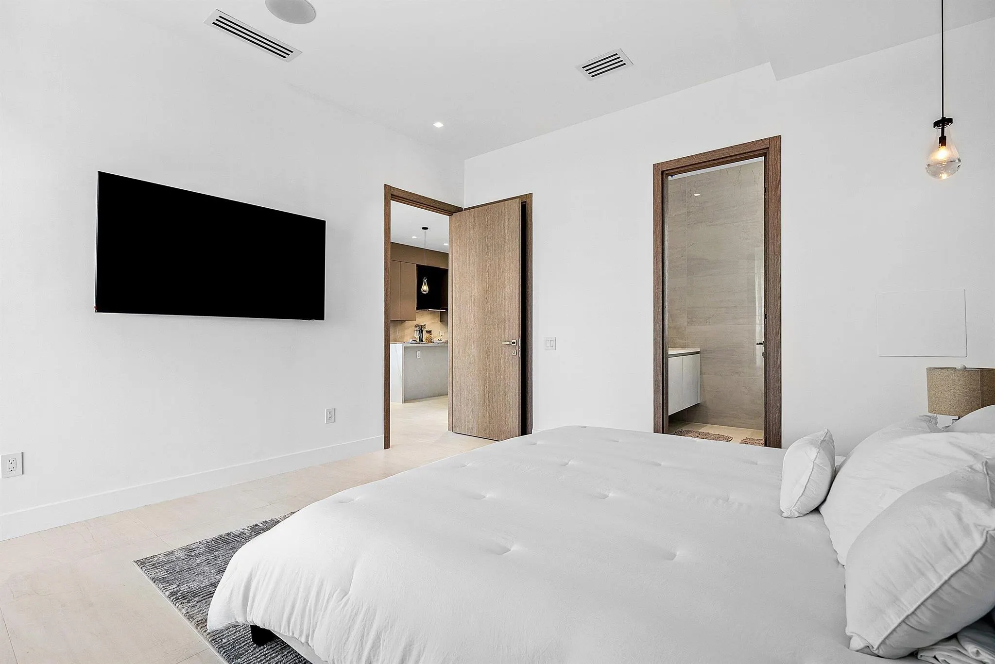 246 NE 6th Avenue, #3b