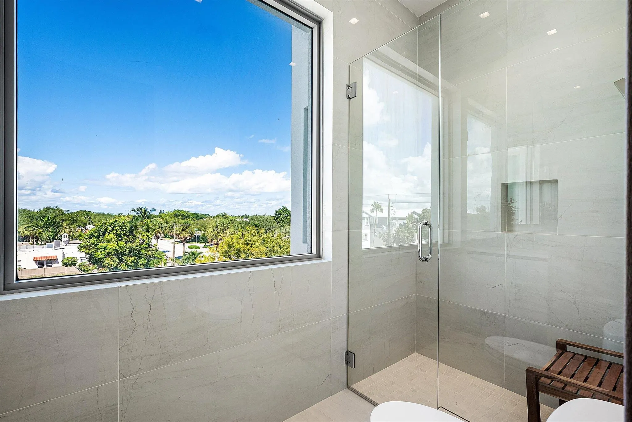246 NE 6th Avenue, #3b