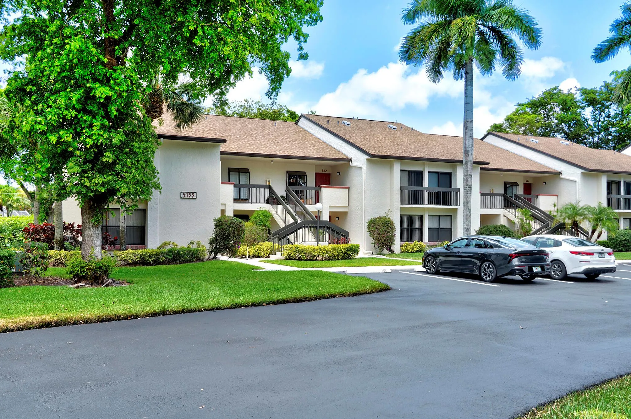 5153 Oak Hill Lane, #512