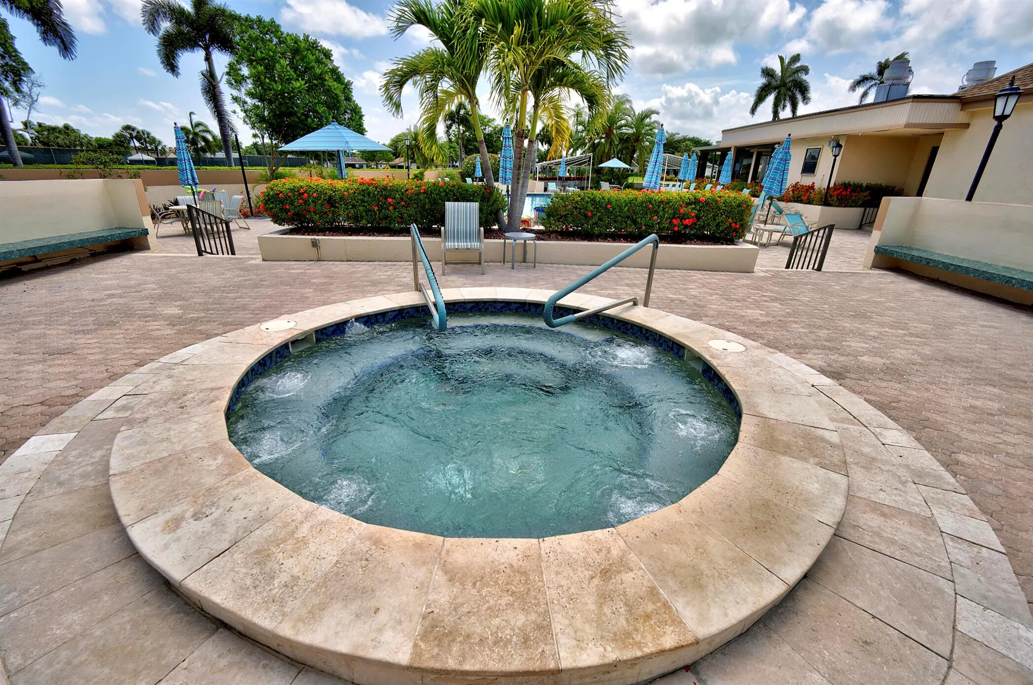 5153 Oak Hill Lane, #512