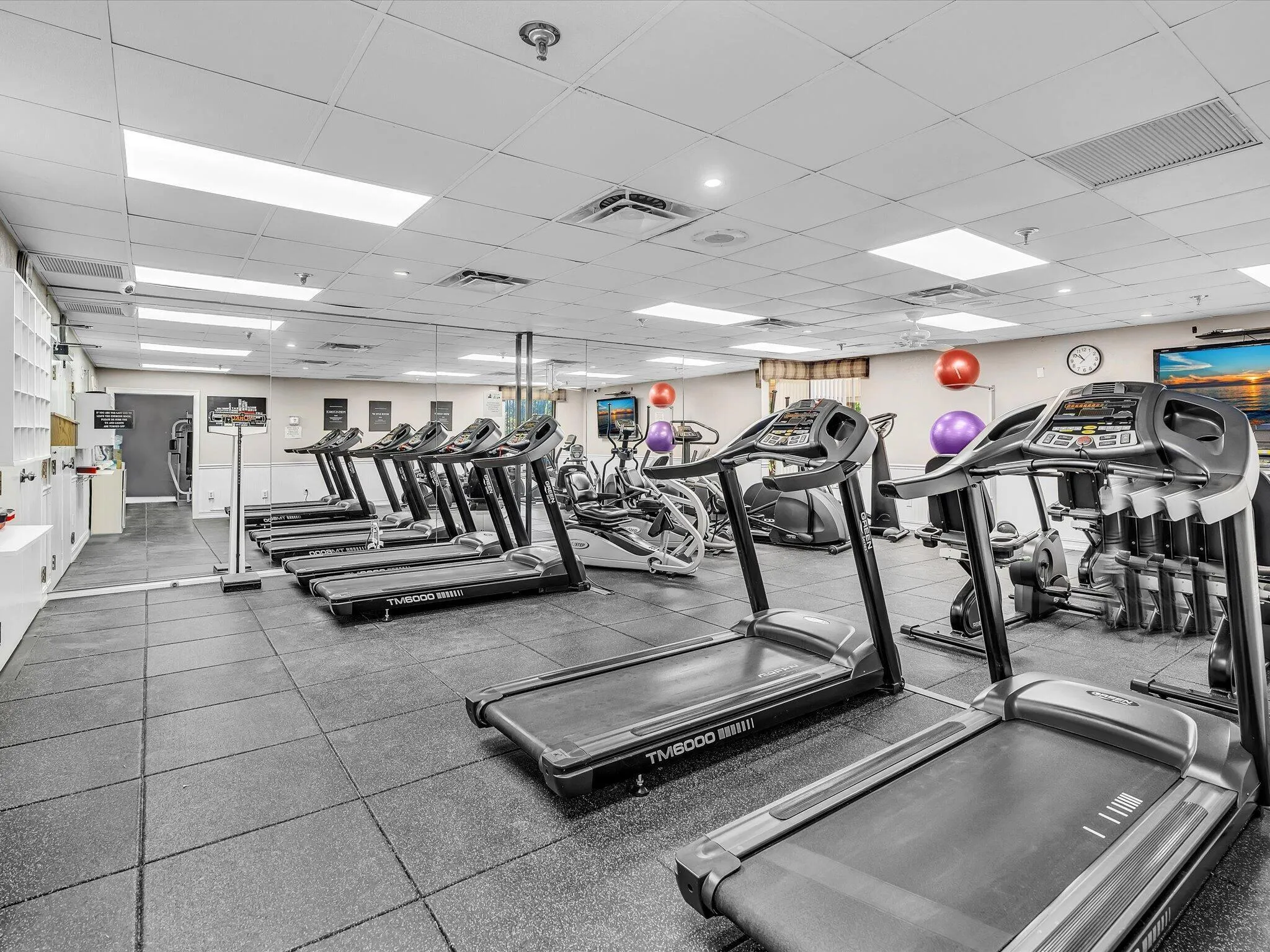 5153 Oak Hill Lane, #512