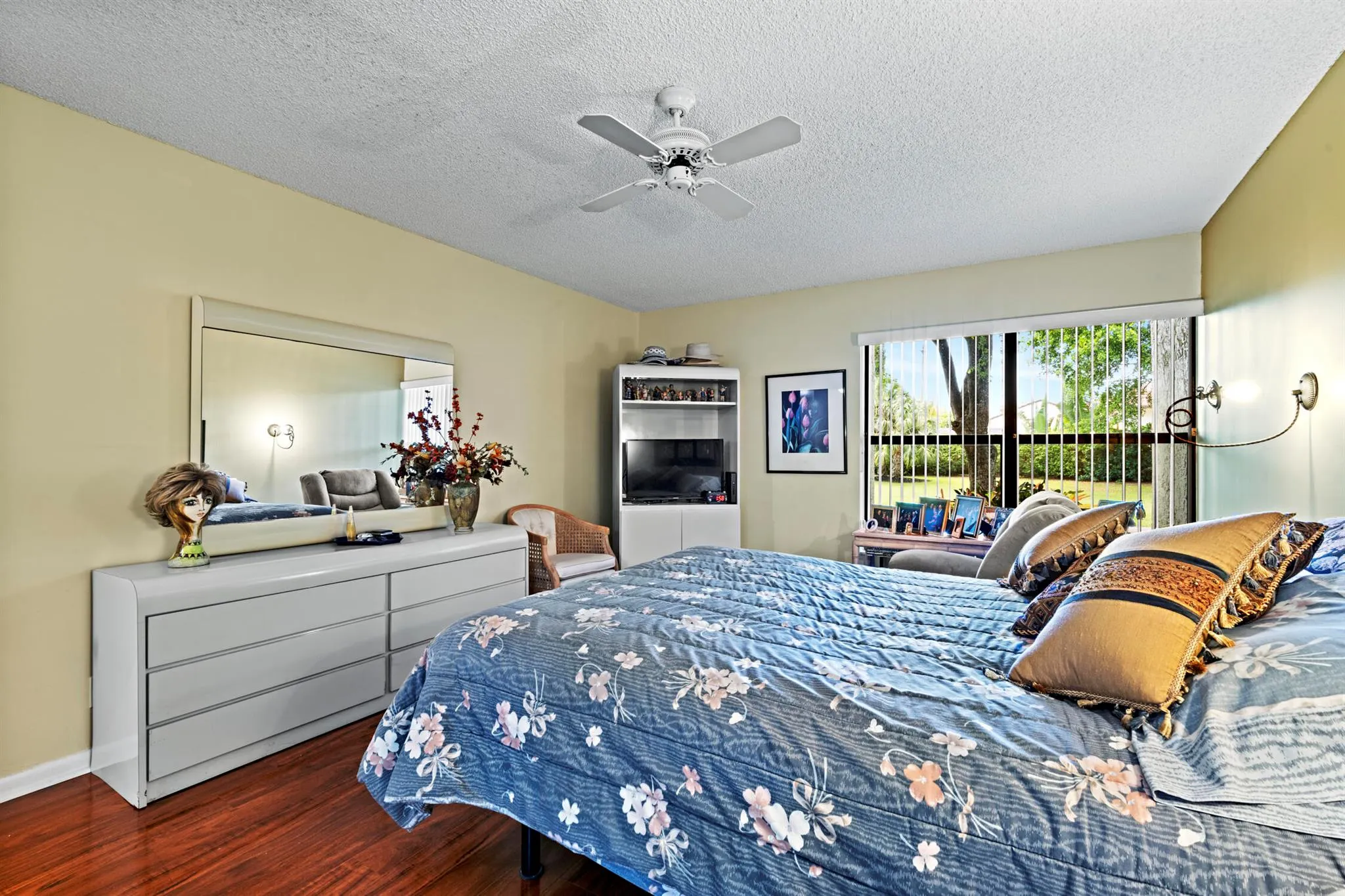 5153 Oak Hill Lane, #512