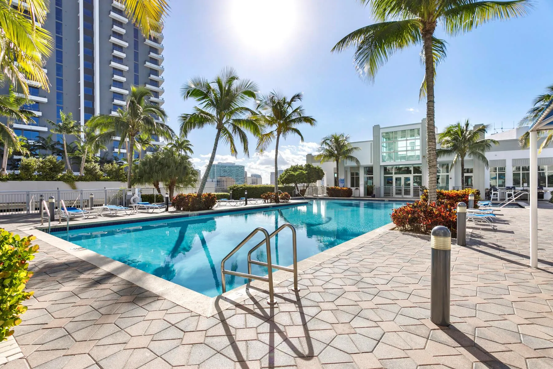 300 S Australian Avenue, #1121