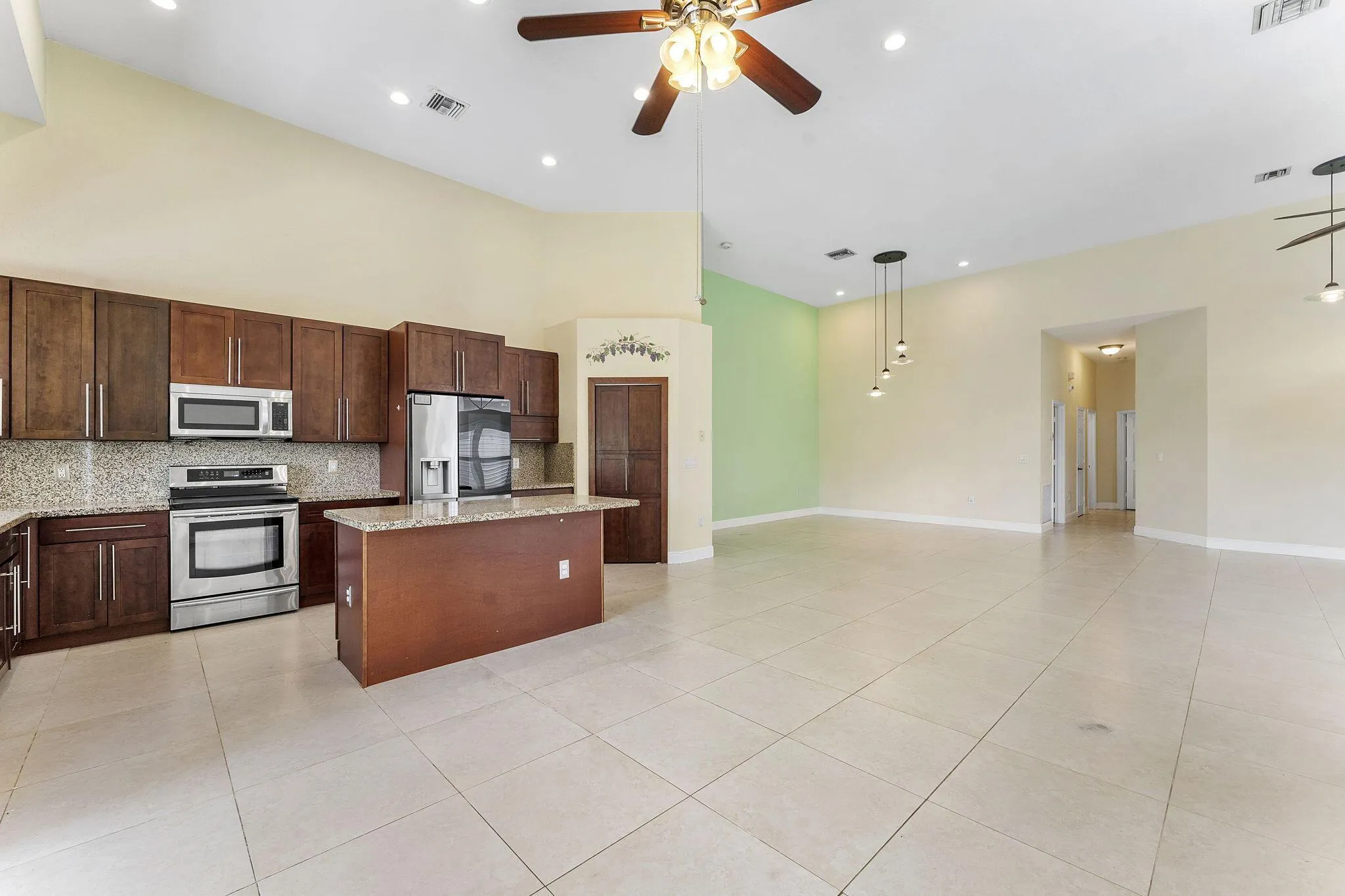 7793 Highlands Cir