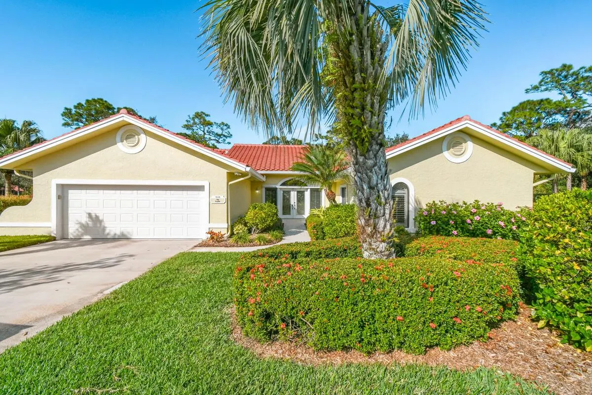 1828 NW Buttonbush Circle
