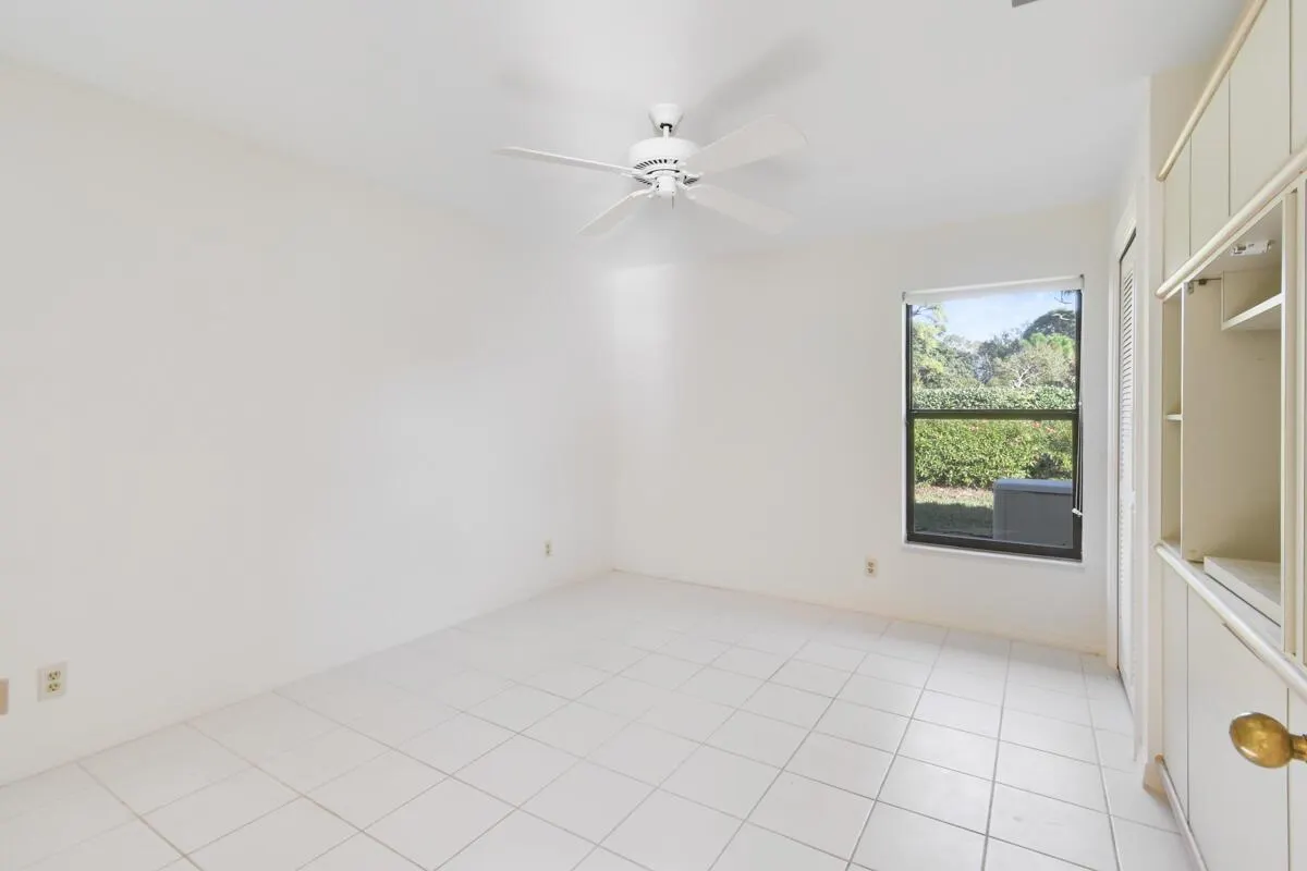 1828 NW Buttonbush Circle