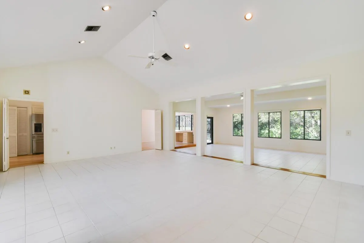 1828 NW Buttonbush Circle