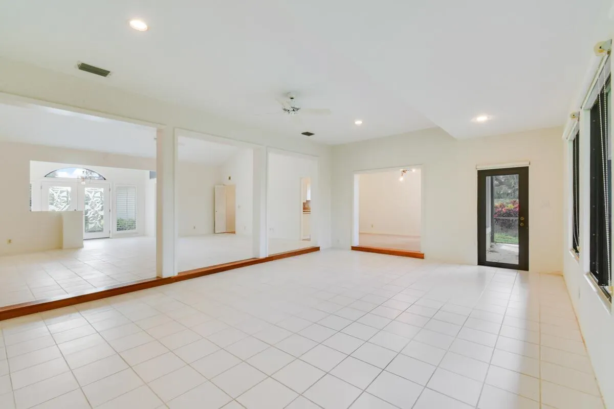1828 NW Buttonbush Circle