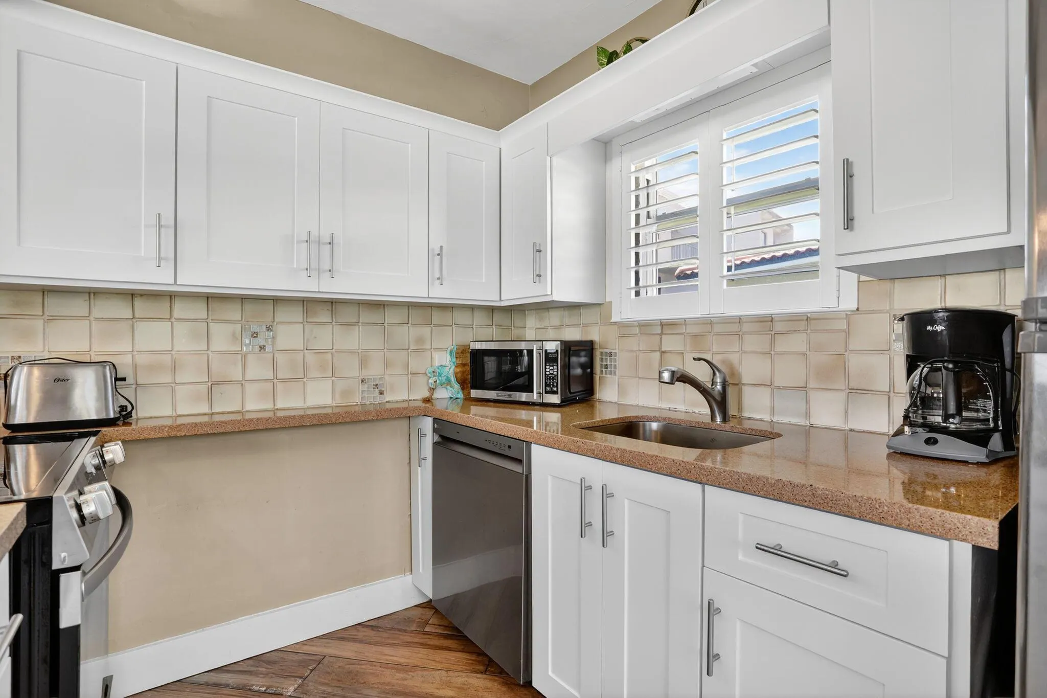 1225 Hillsboro Mile, #N2