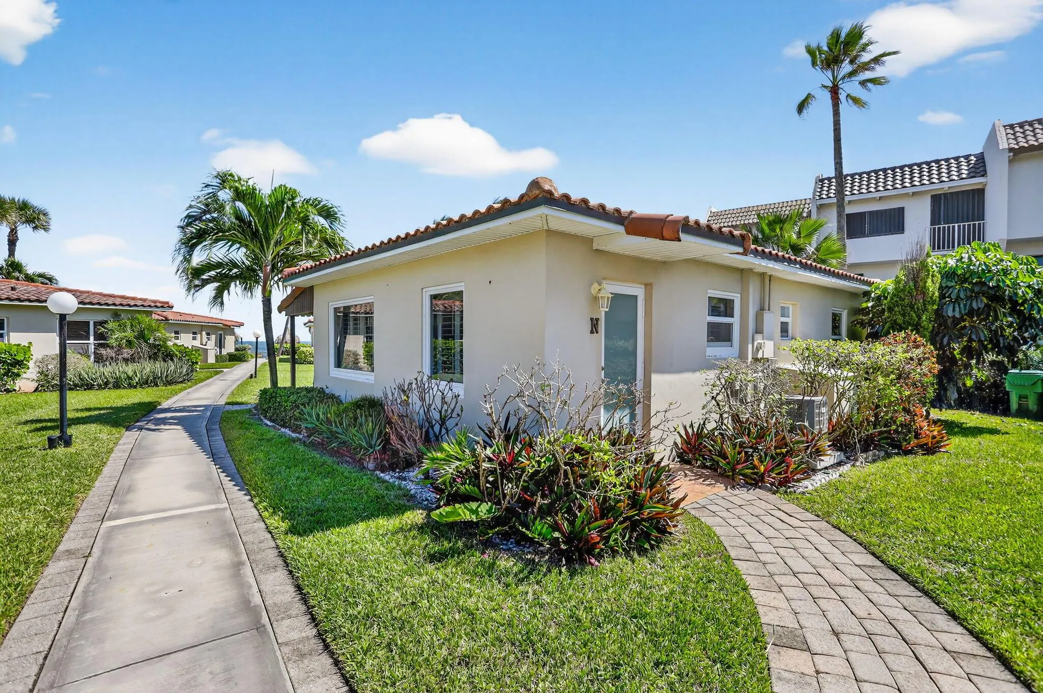 1225 Hillsboro Mile, #N2