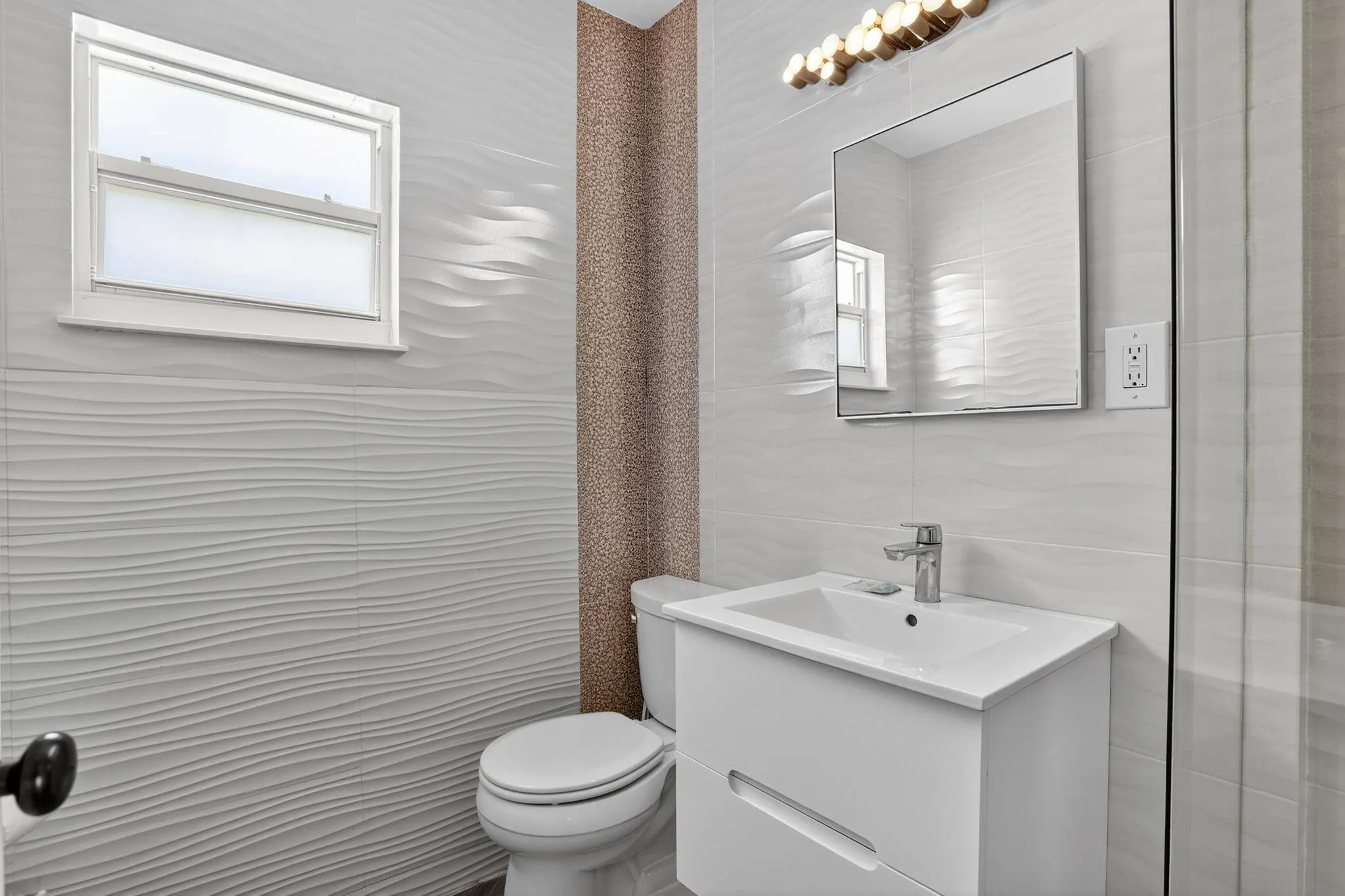 1225 Hillsboro Mile, #N2