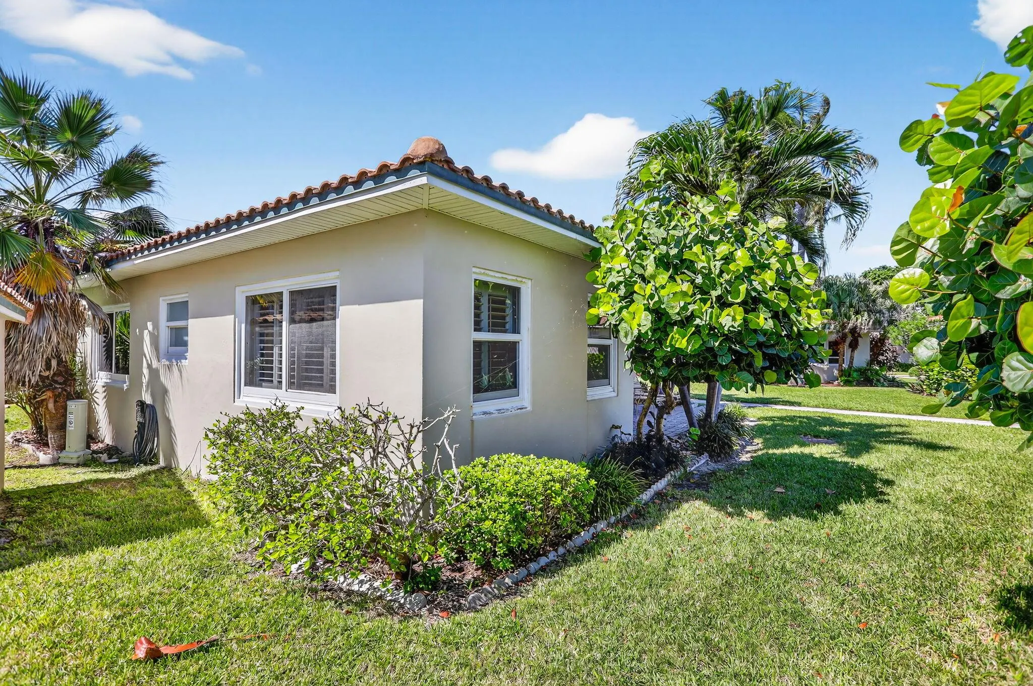 1225 Hillsboro Mile, #N2