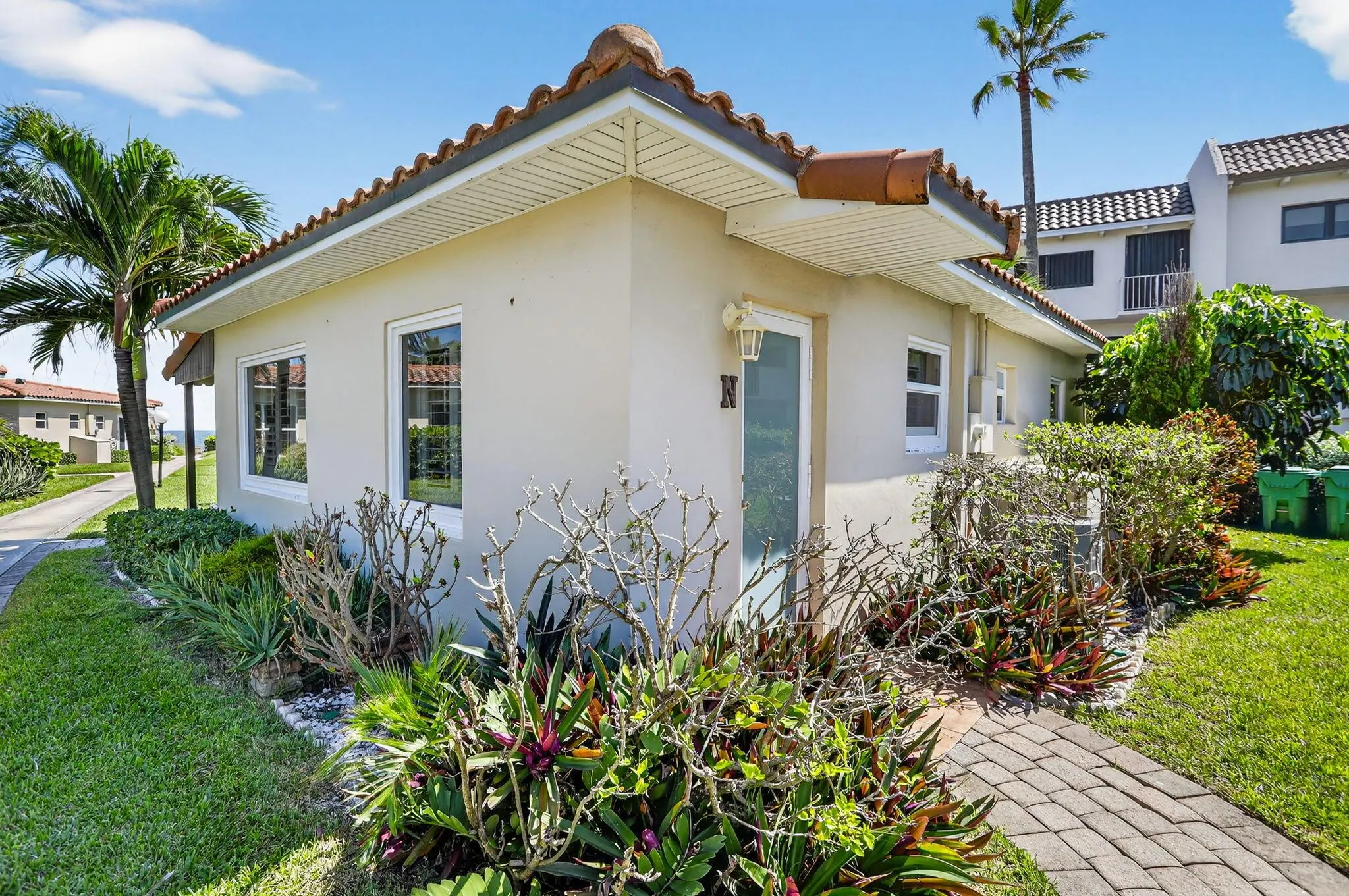 1225 Hillsboro Mile, #N2