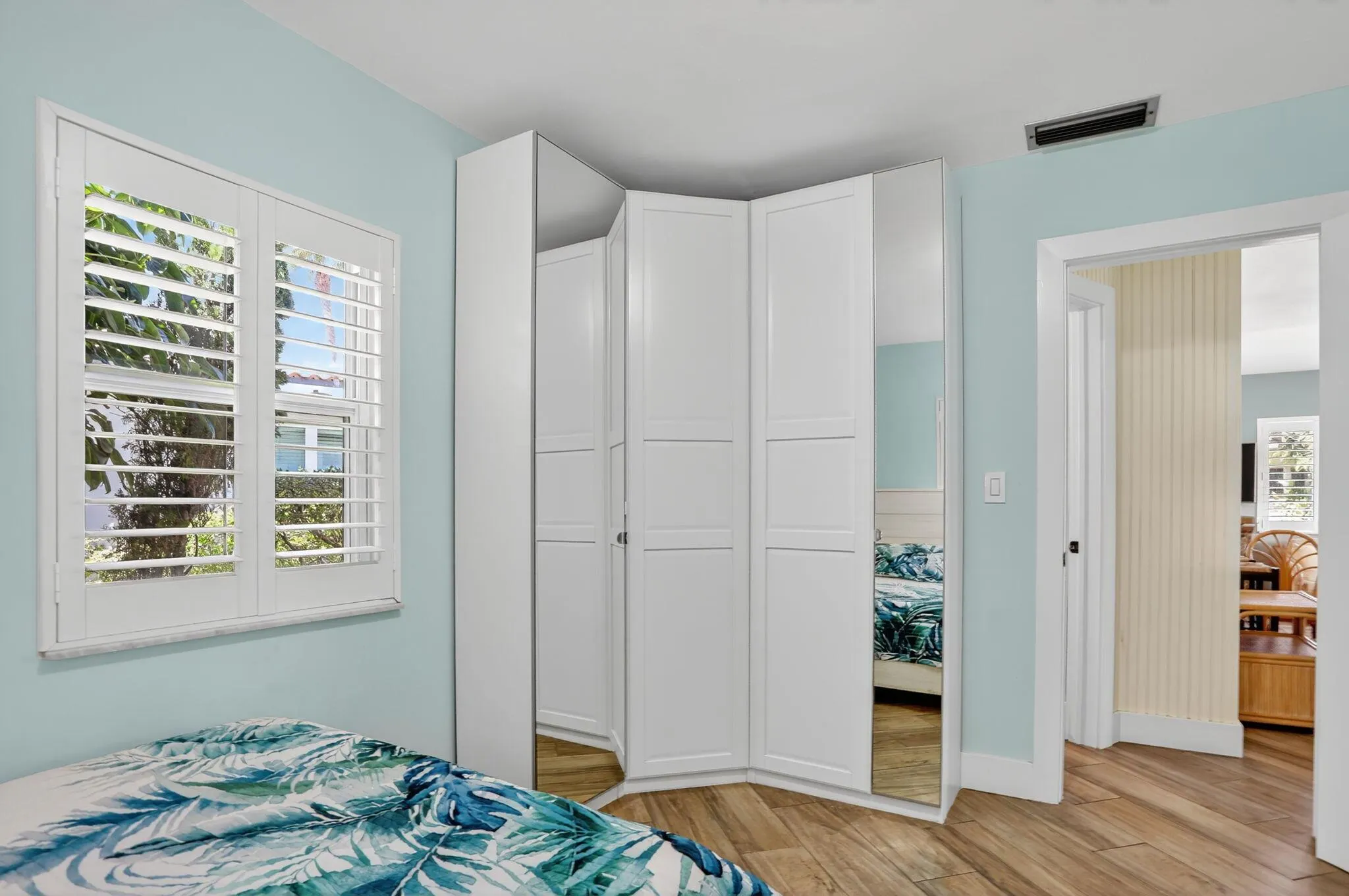 1225 Hillsboro Mile, #N2
