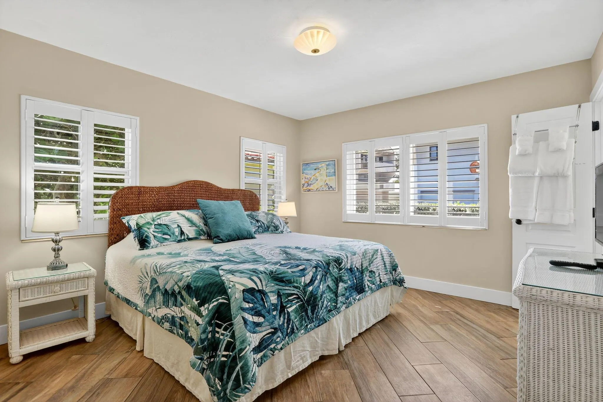 1225 Hillsboro Mile, #N2
