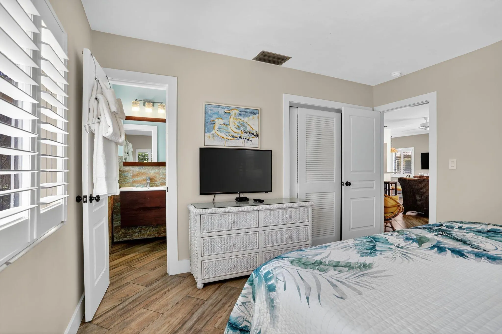 1225 Hillsboro Mile, #N2