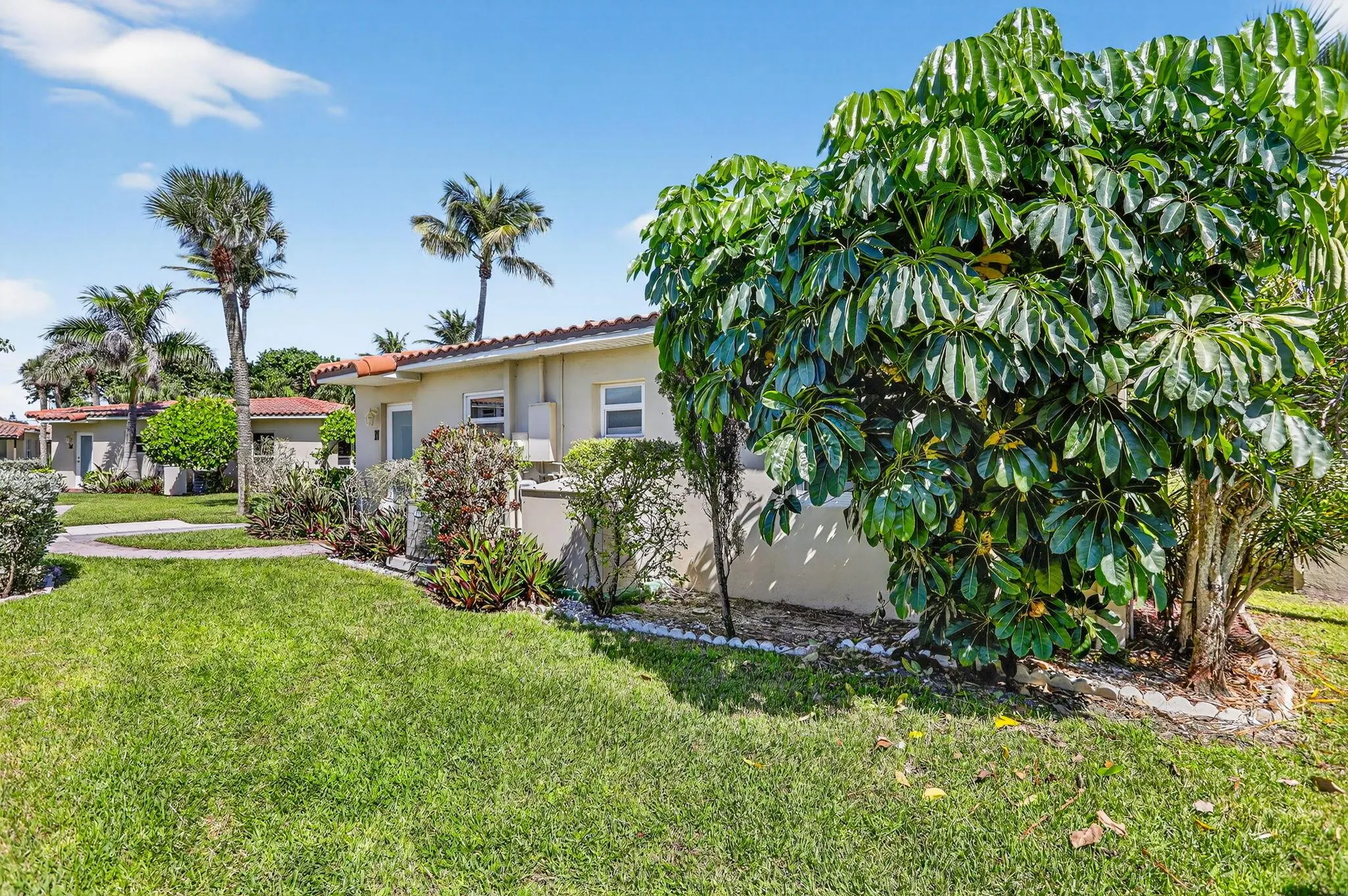 1225 Hillsboro Mile, #N2