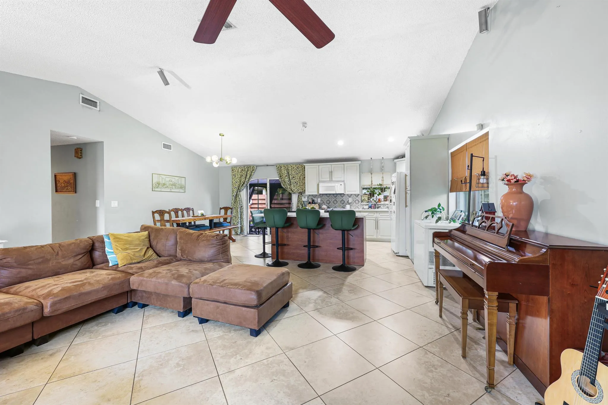 7527 SW 7th Street