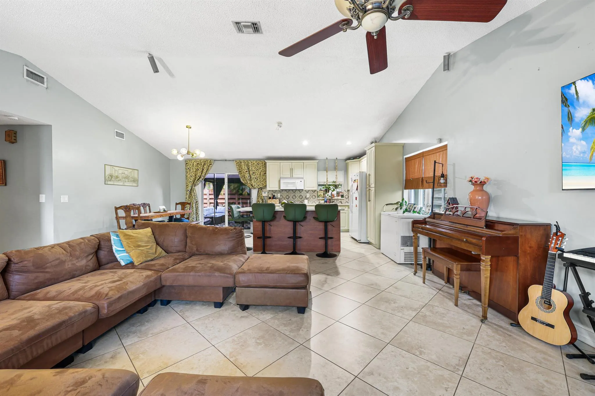 7527 SW 7th Street