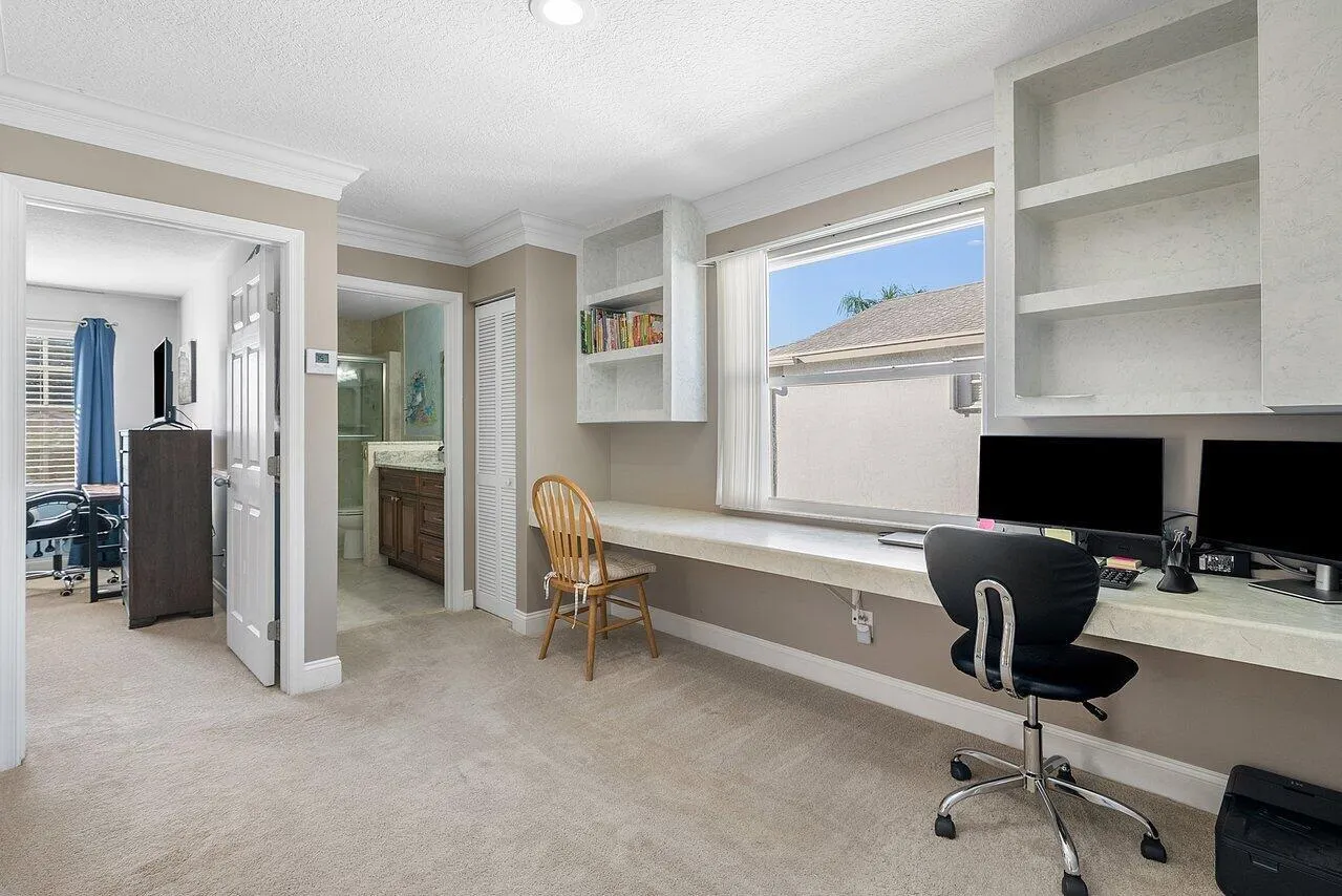 6353 Lansdowne Circle