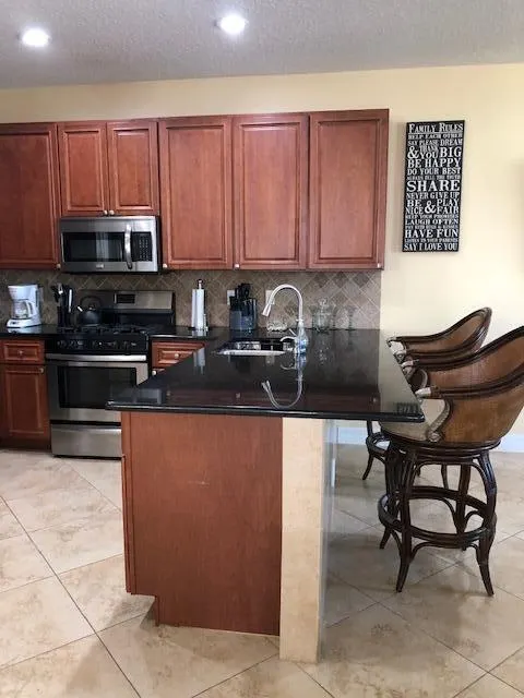 8400 Heritage Club Drive