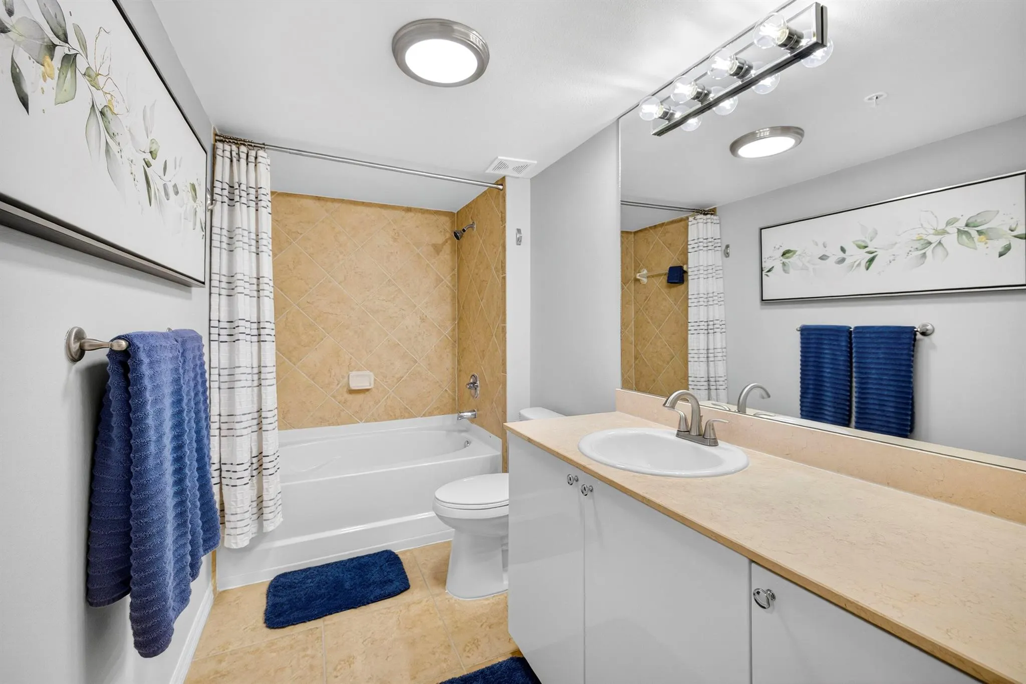 600 S Dixie Highway, #811