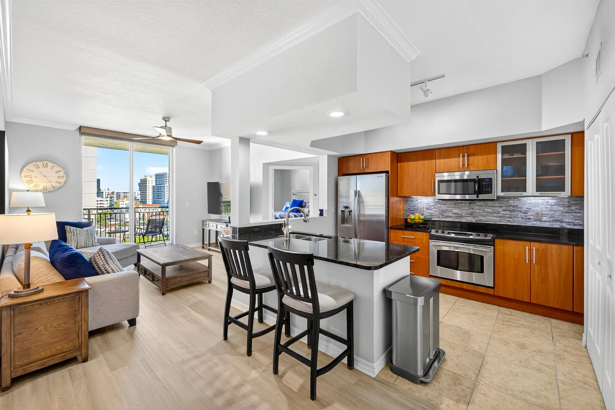 600 S Dixie Highway, #811