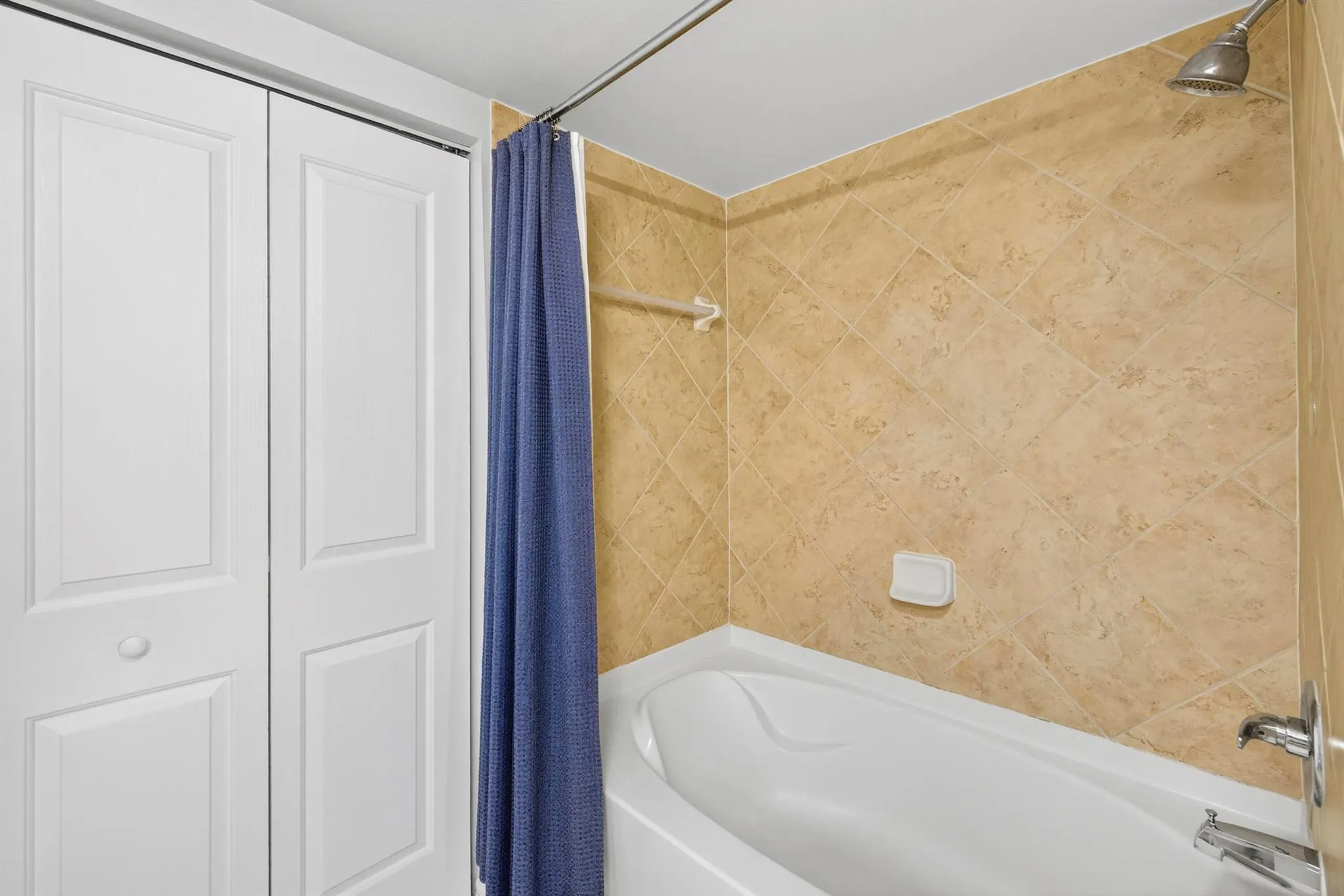 600 S Dixie Highway, #811