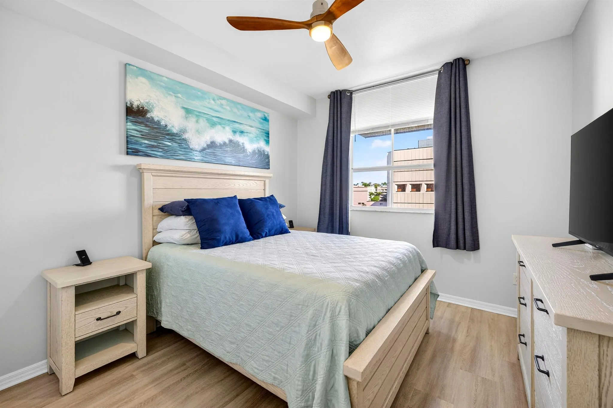 600 S Dixie Highway, #811