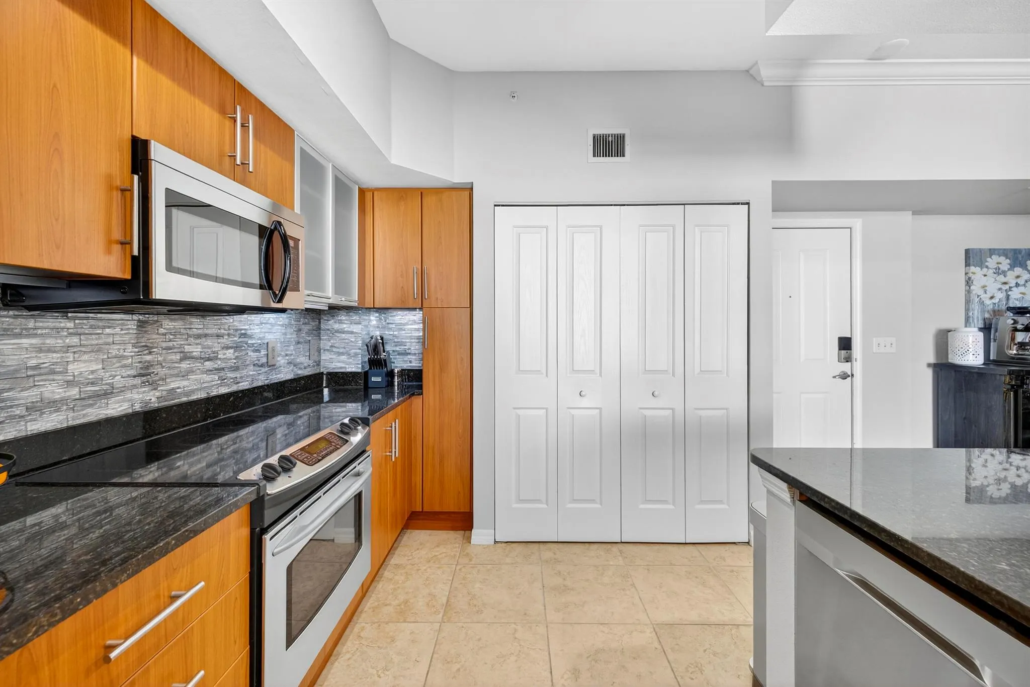 600 S Dixie Highway, #811