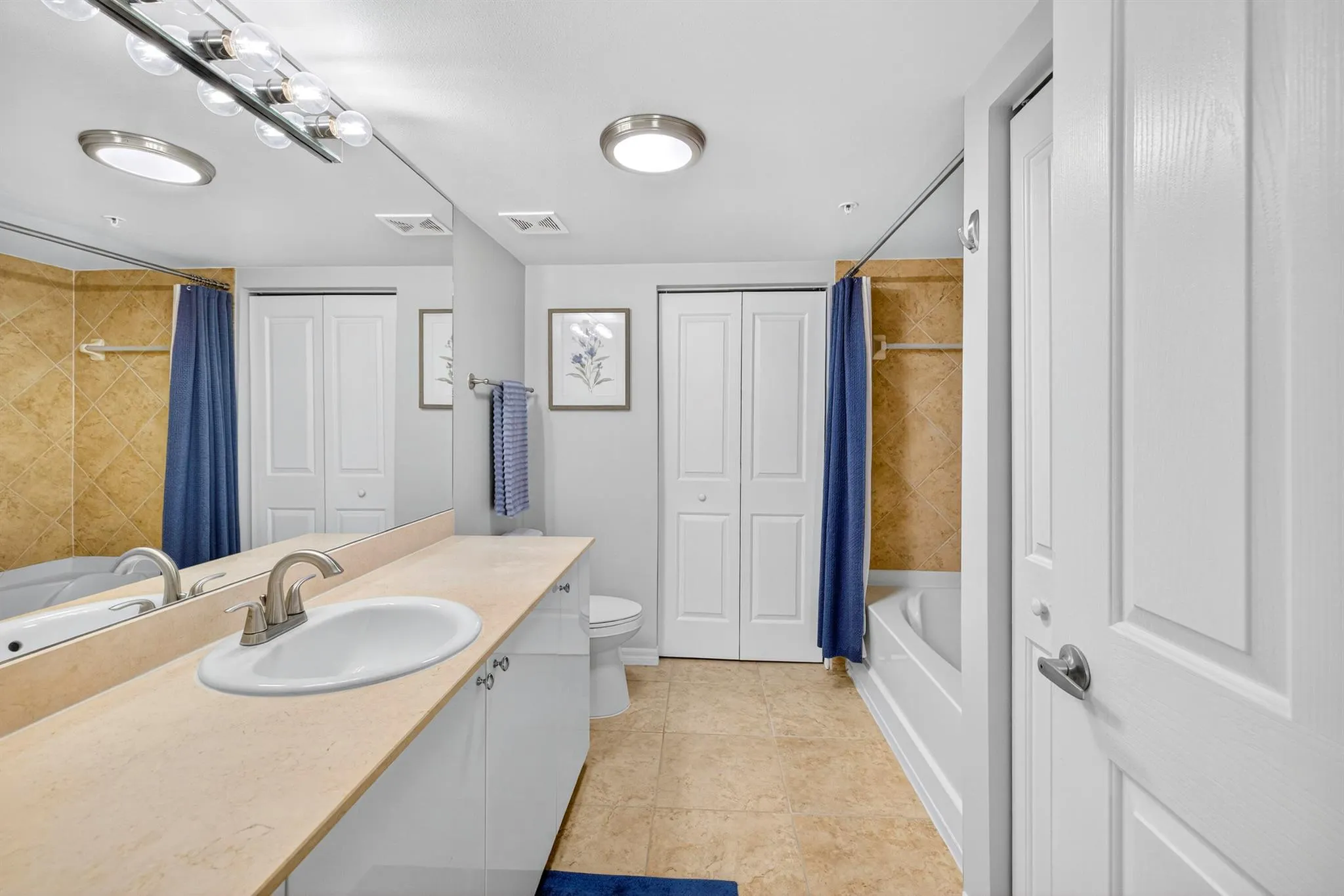 600 S Dixie Highway, #811