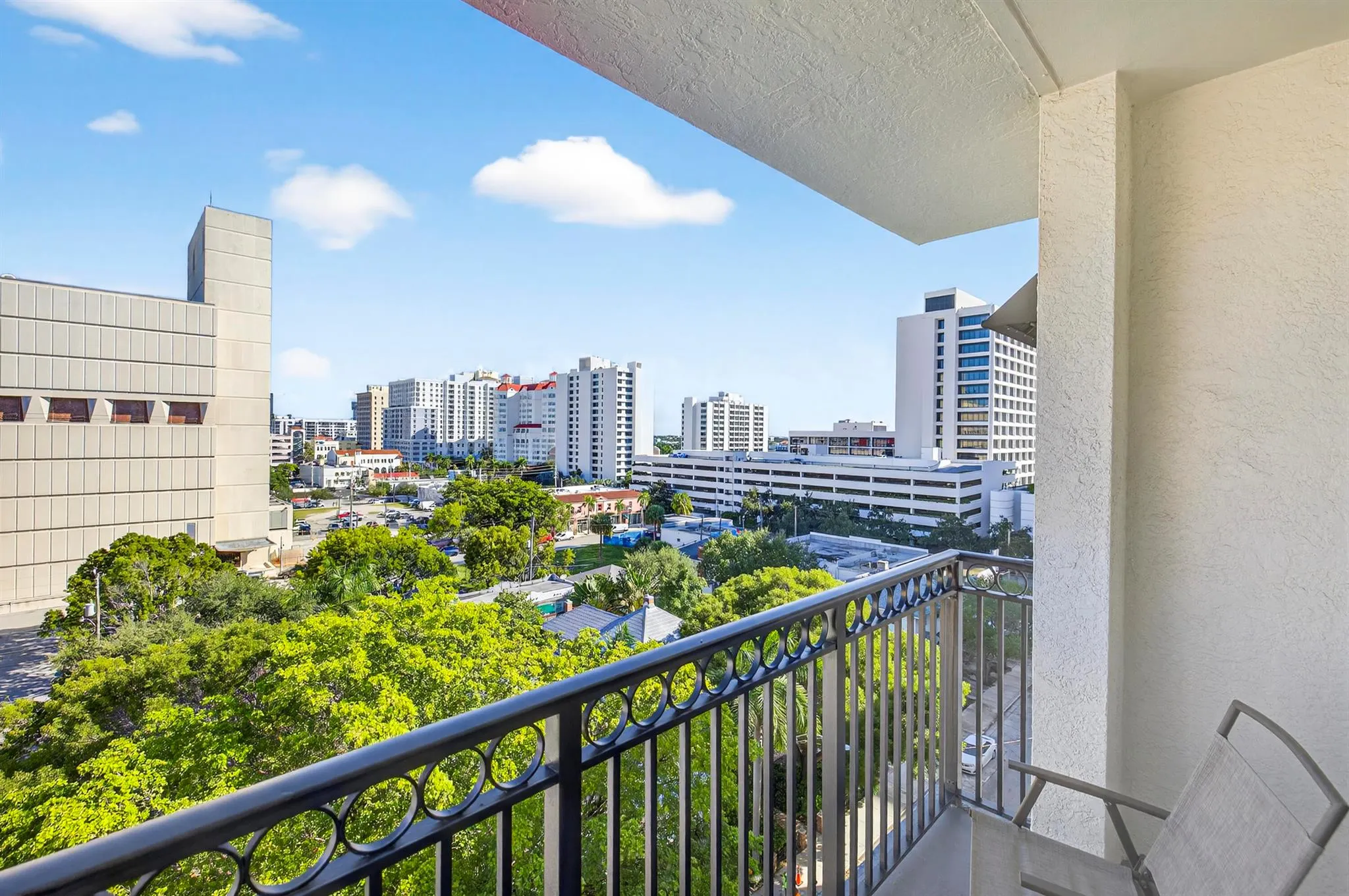 600 S Dixie Highway, #811