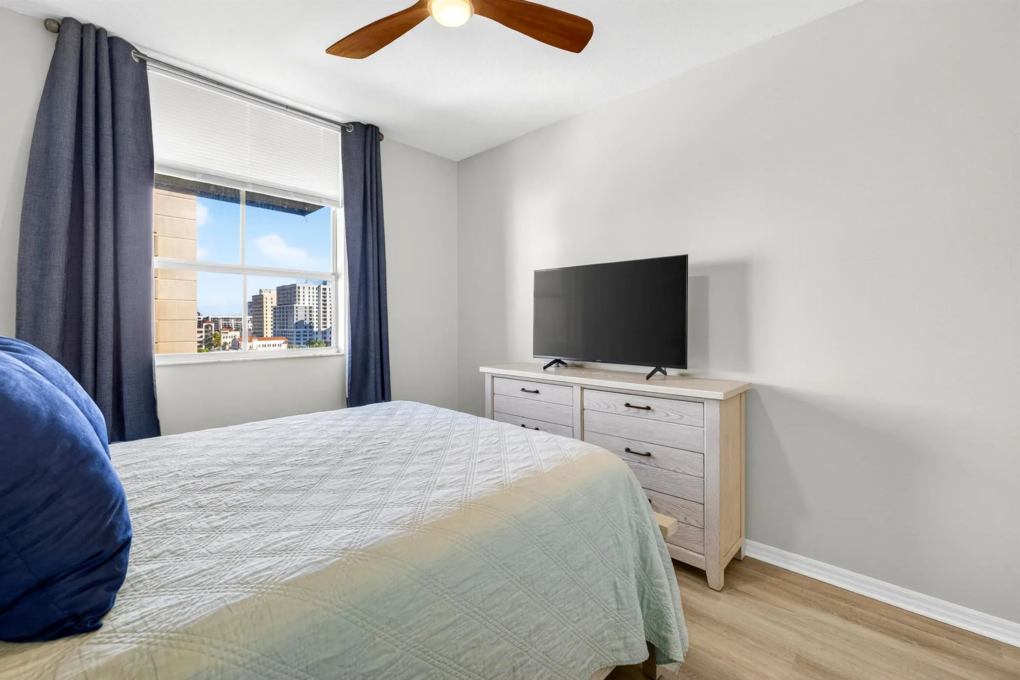 600 S Dixie Highway, #811