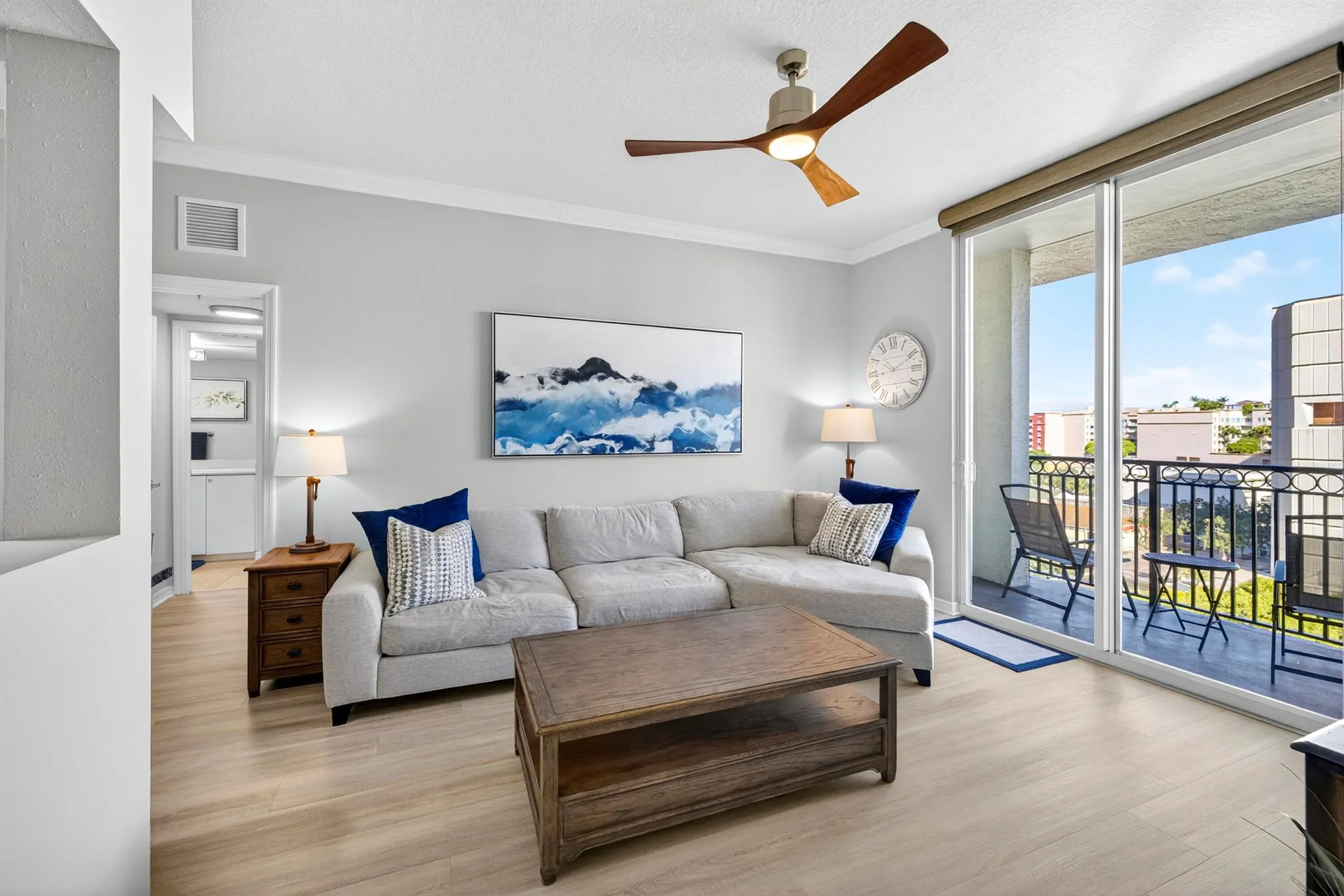 600 S Dixie Highway, #811